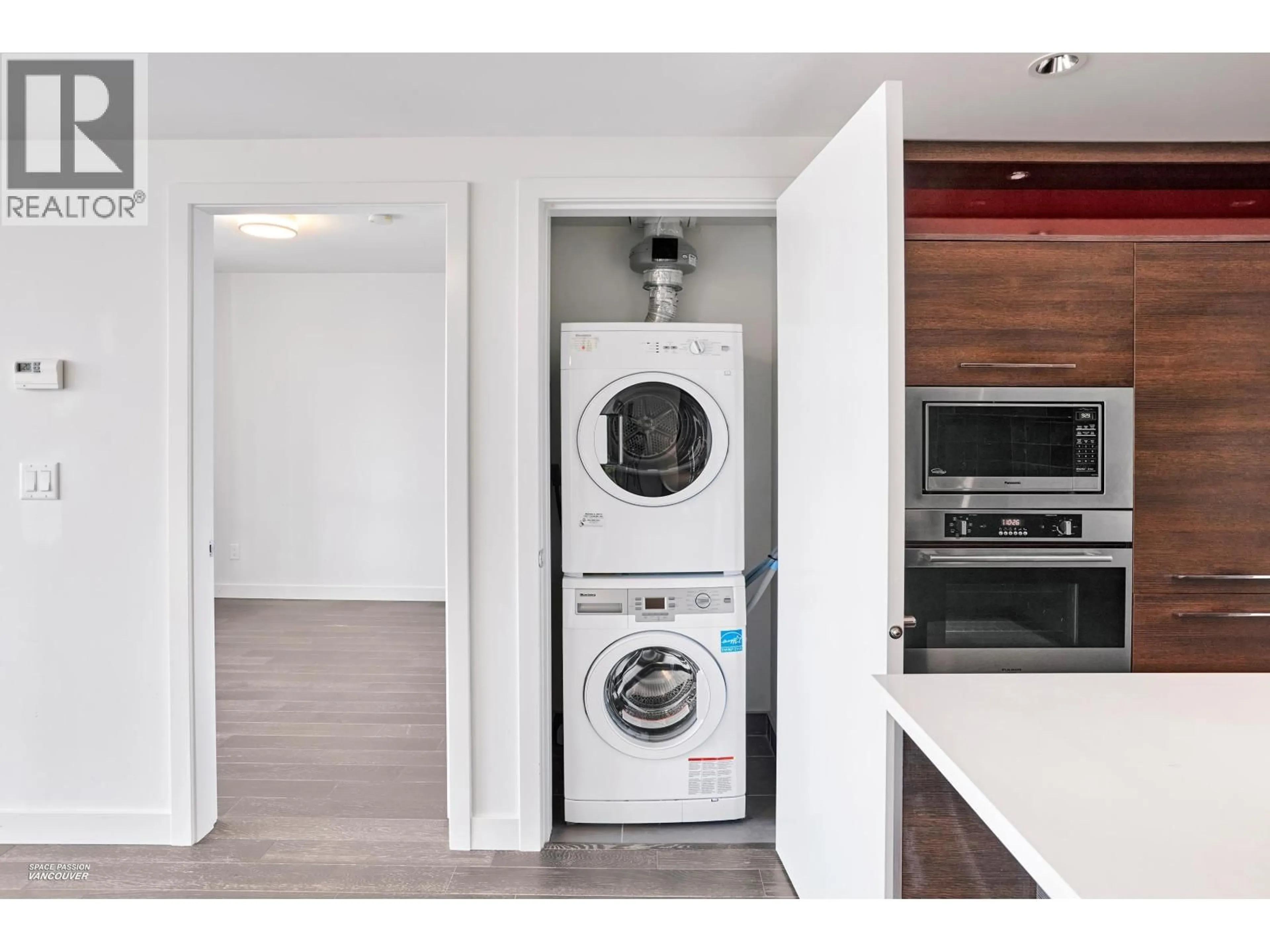 Kitchen with laundary machines, wood/laminate floor for 1706 - 7488 LANSDOWNE ROAD, Richmond British Columbia V7C0B9