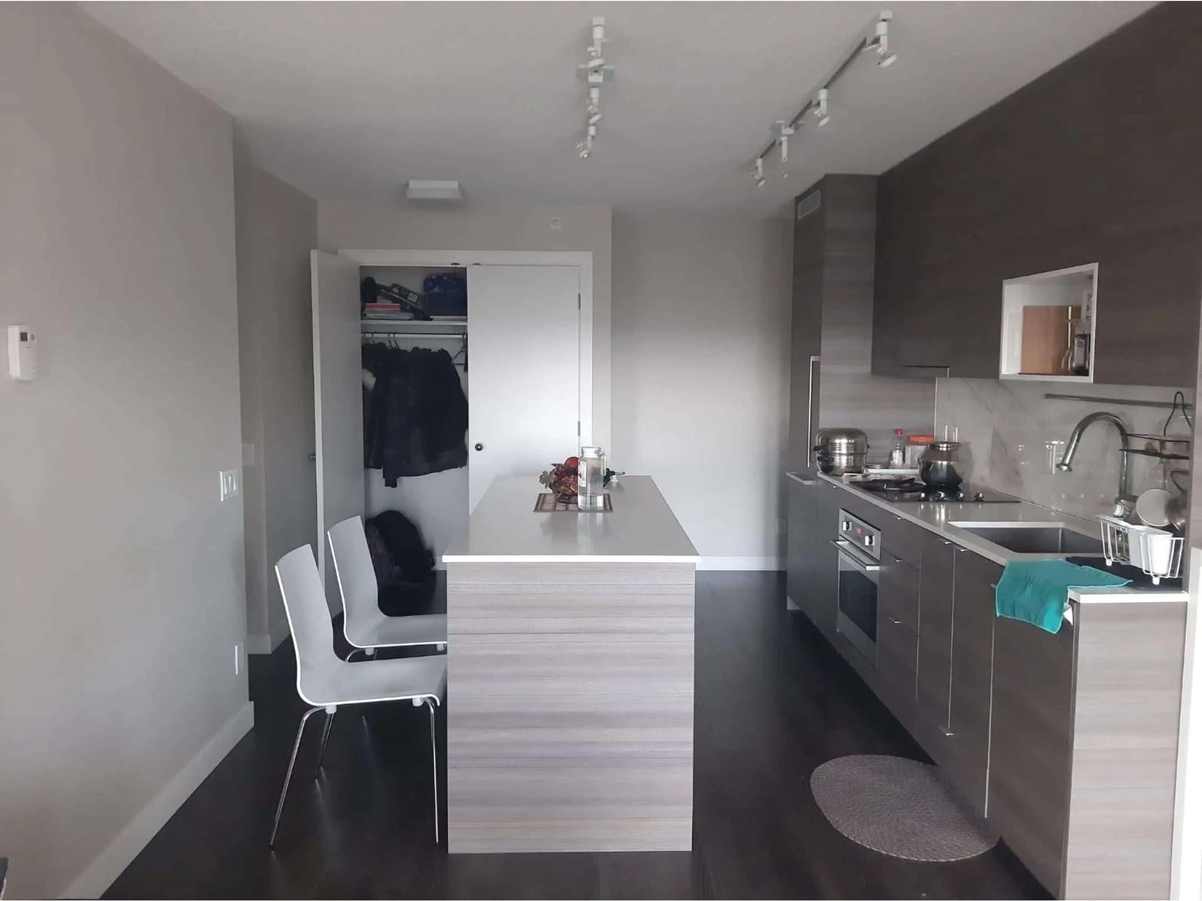Open concept kitchen, unknown for 3312 - 13398 104, Surrey British Columbia V3T1V6
