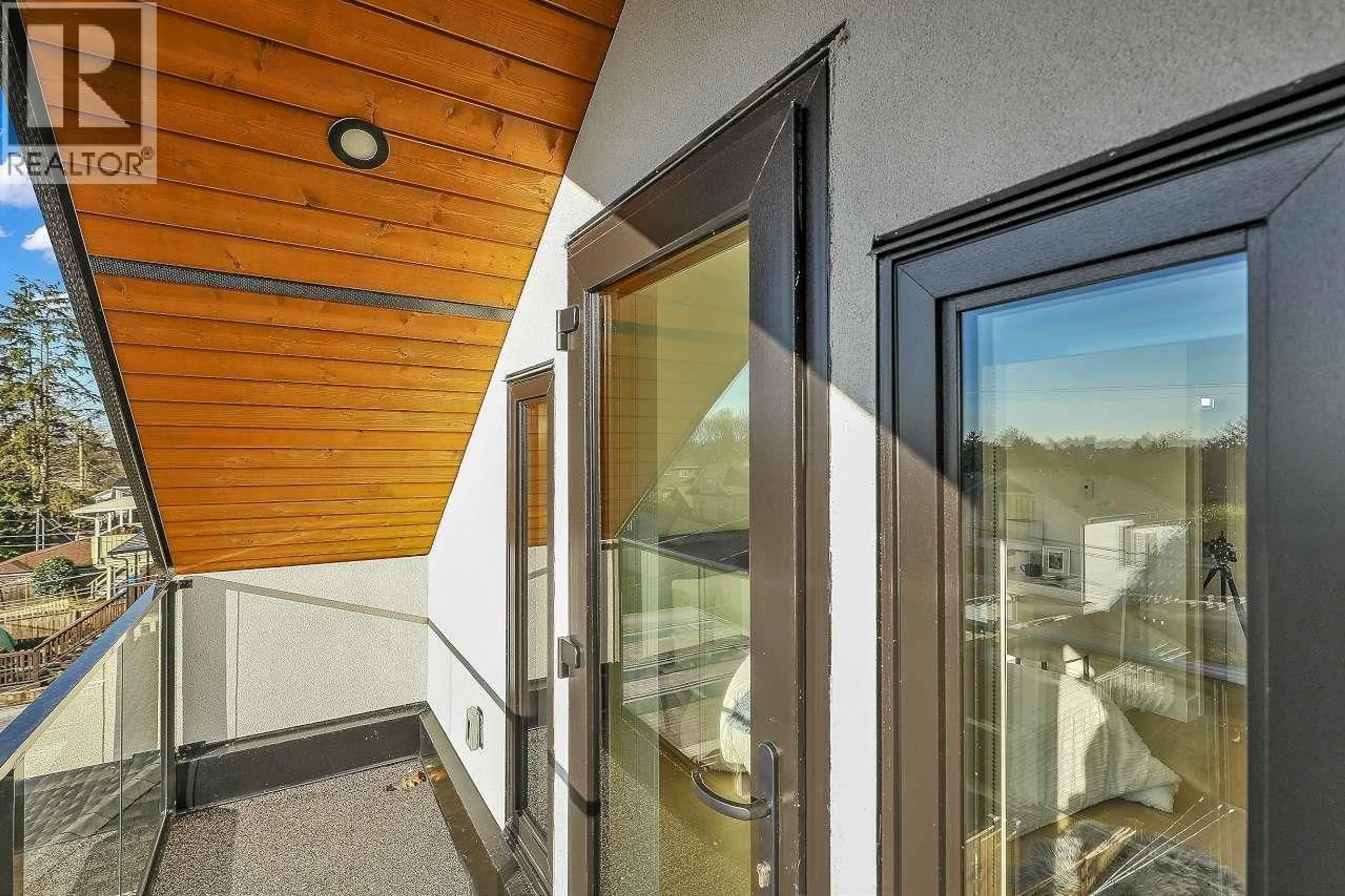 Indoor foyer for 2 - 3558 TURNER STREET, Vancouver British Columbia V5K2H9