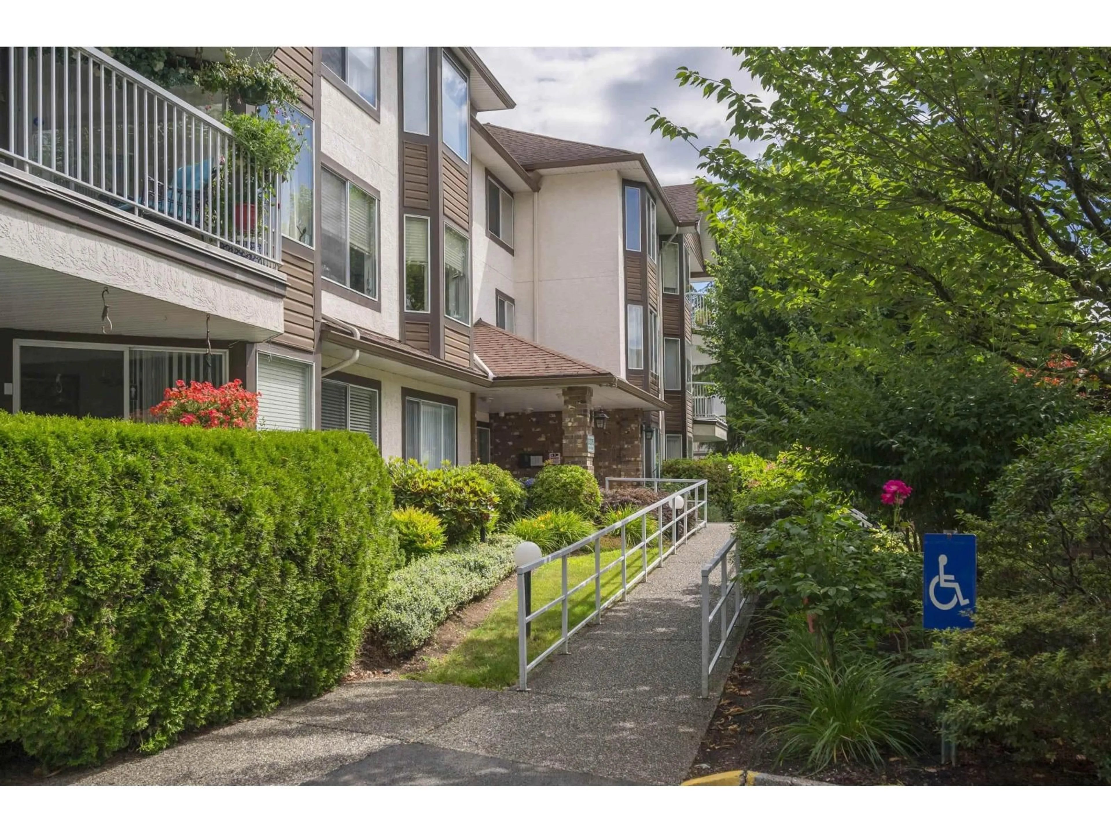 Patio, street for 108 - 33375 MAYFAIR, Abbotsford British Columbia V2S1P4