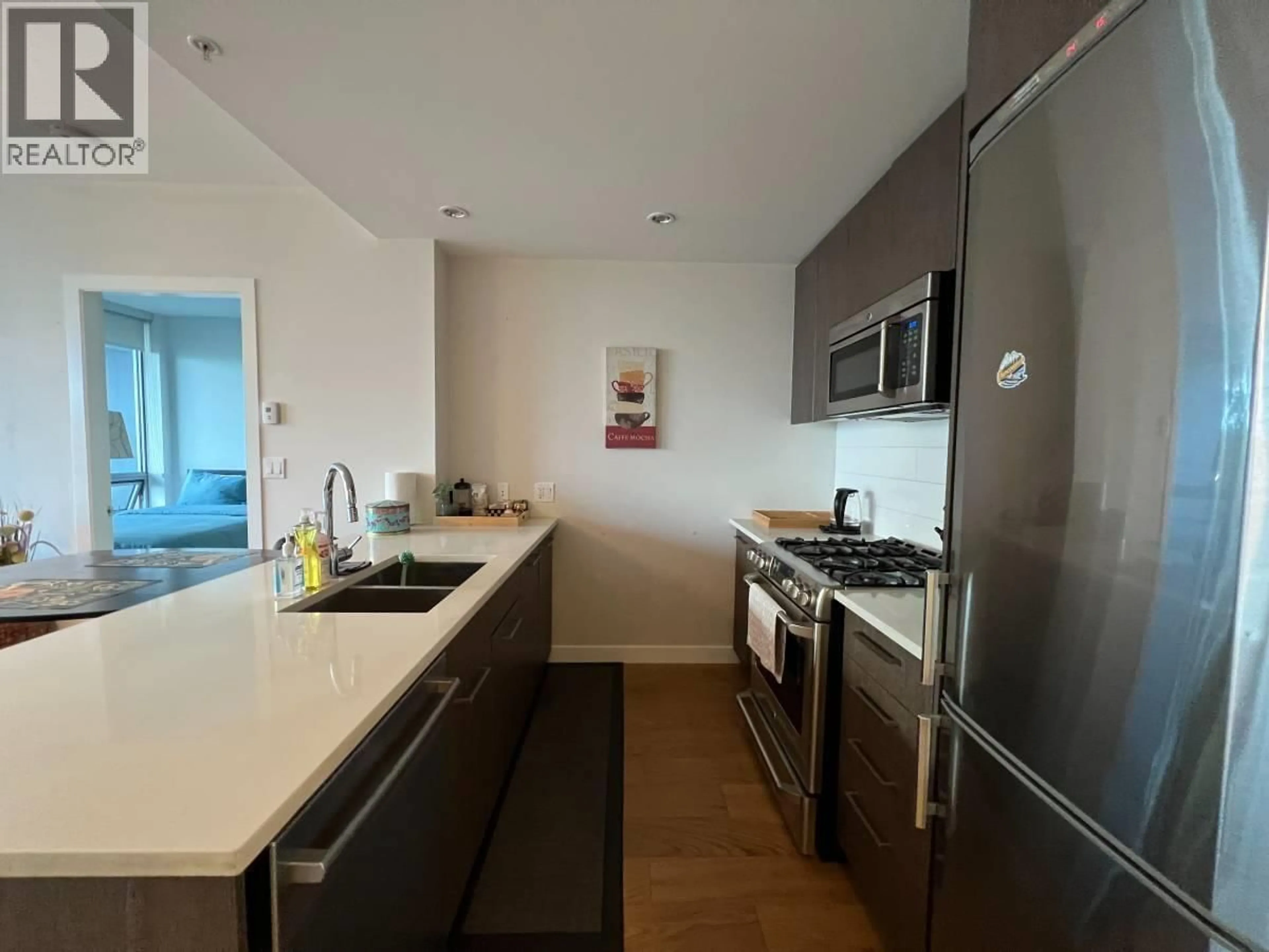 Standard kitchen, unknown for 1005 - 9080 UNIVERSITY CRESCENT, Burnaby British Columbia V5A0B7