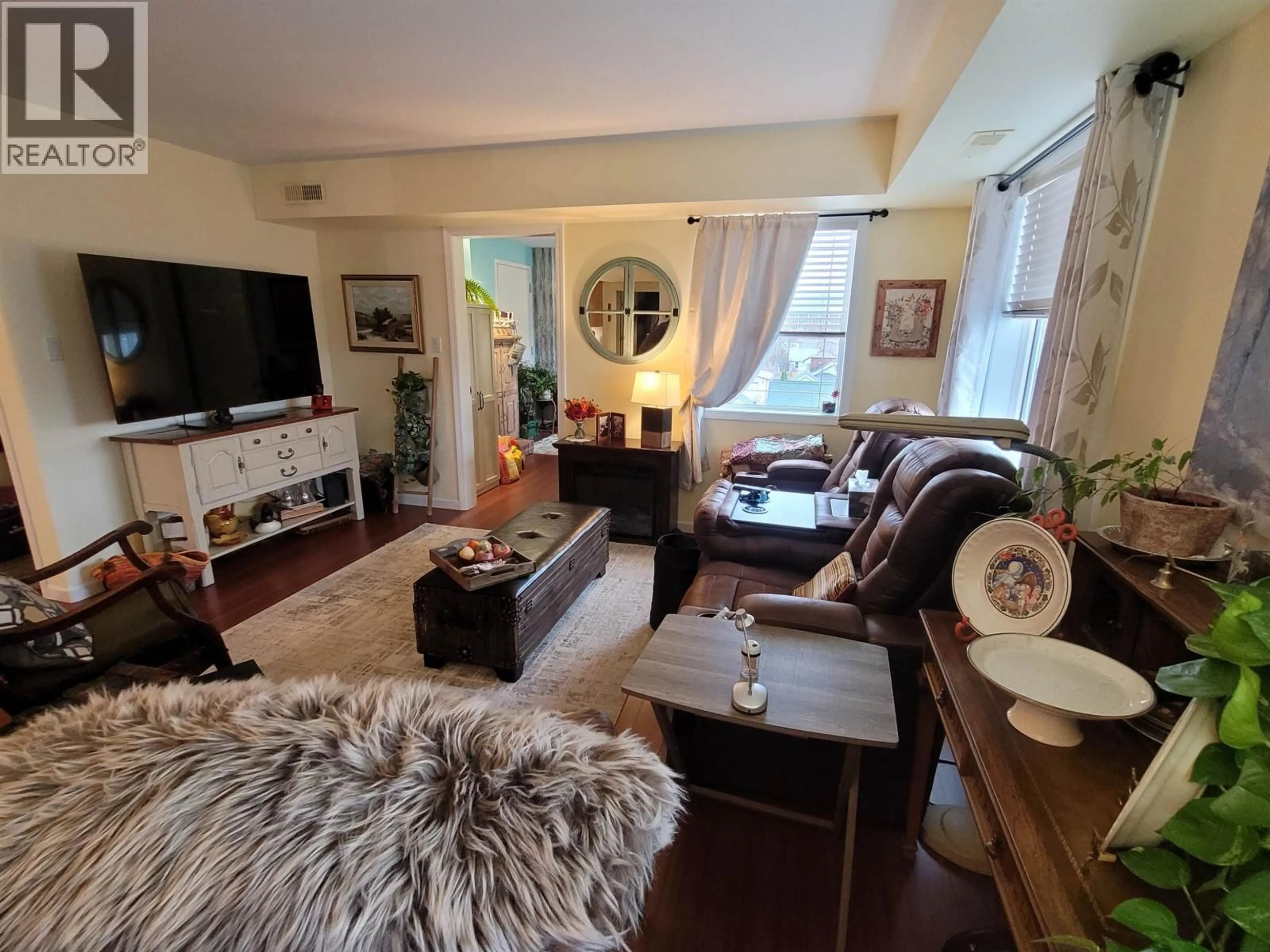 Living room with furniture, unknown for 301 - 1693 6TH AVENUE, Prince George British Columbia V2L3N5