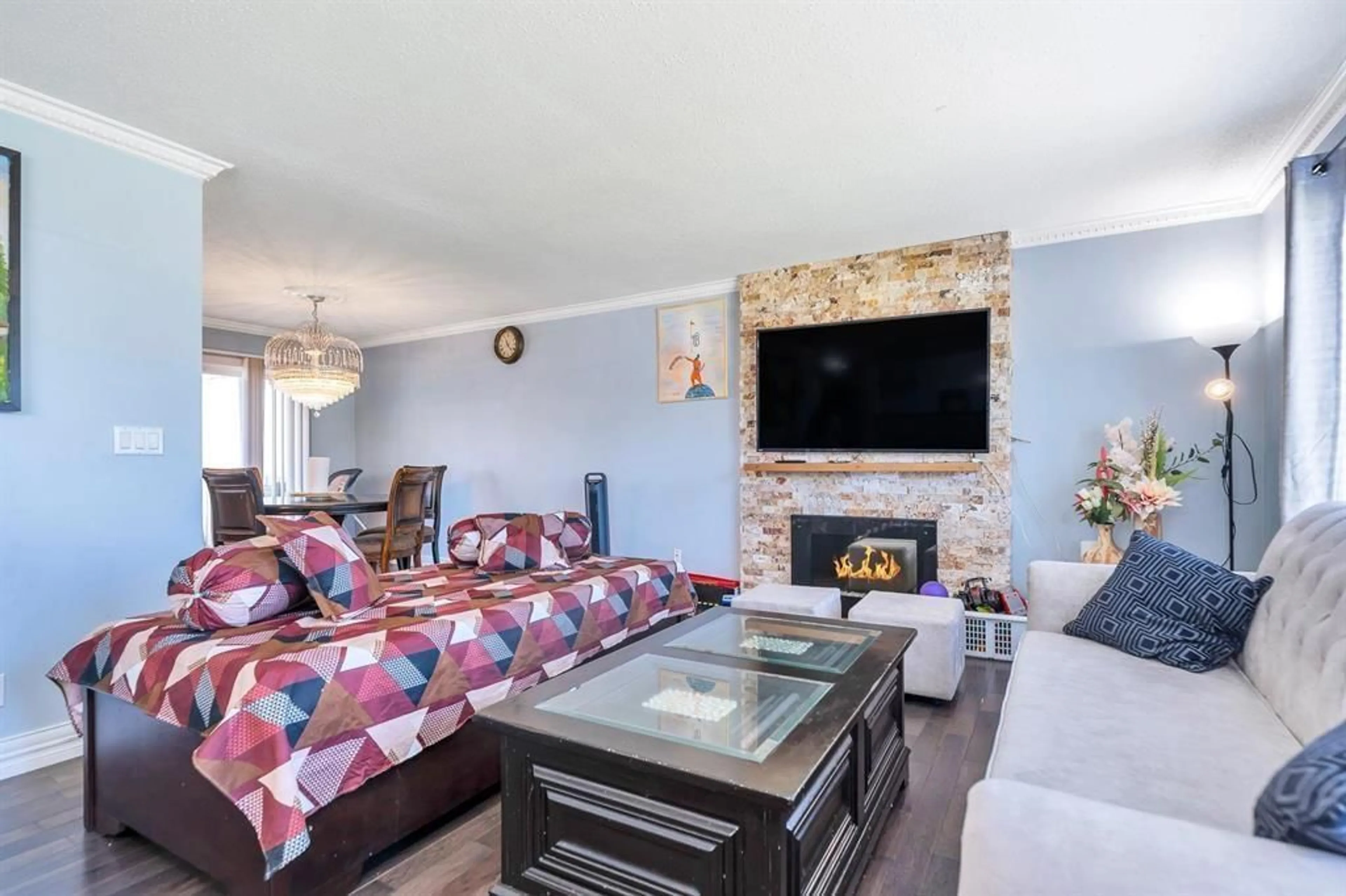 Living room with furniture, unknown for 32678 PANDORA, Abbotsford British Columbia V2T3X1