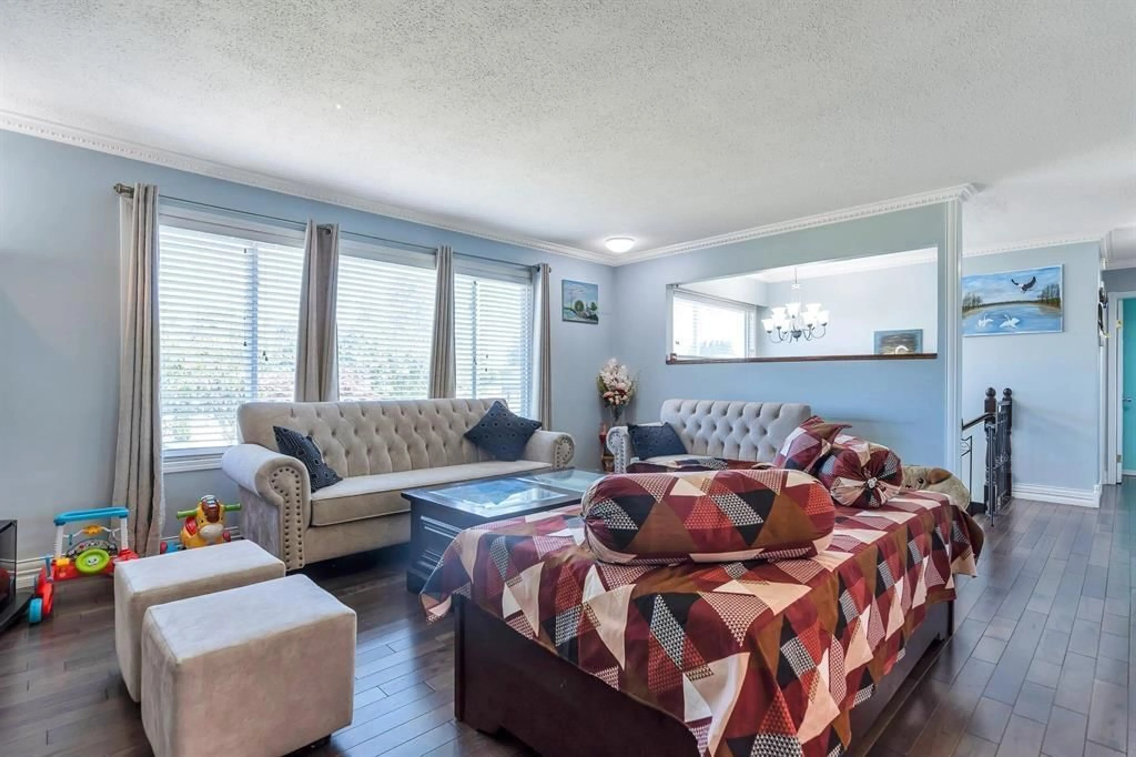 Living room with furniture, unknown for 32678 PANDORA, Abbotsford British Columbia V2T3X1