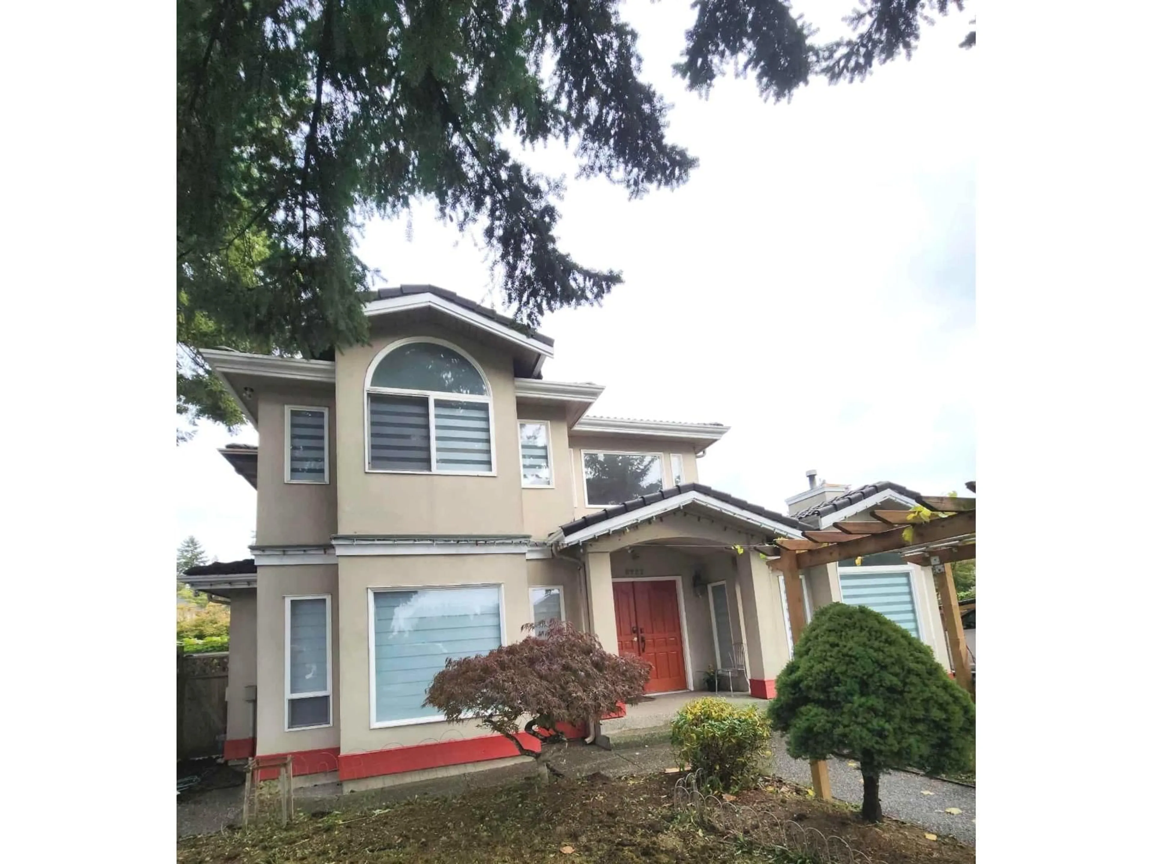 Home with vinyl exterior material, street for 8222 144, Surrey British Columbia V3W5T4