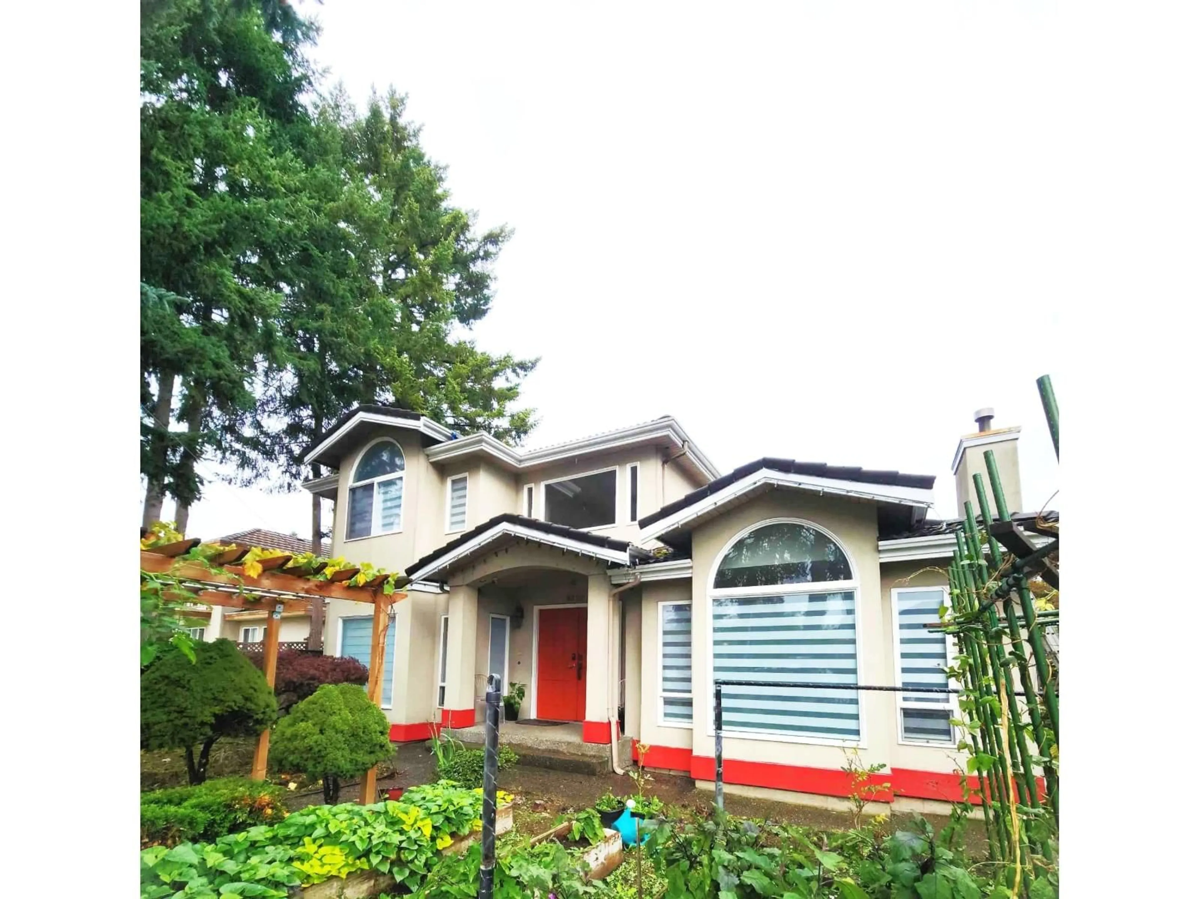 Home with vinyl exterior material, street for 8222 144, Surrey British Columbia V3W5T4
