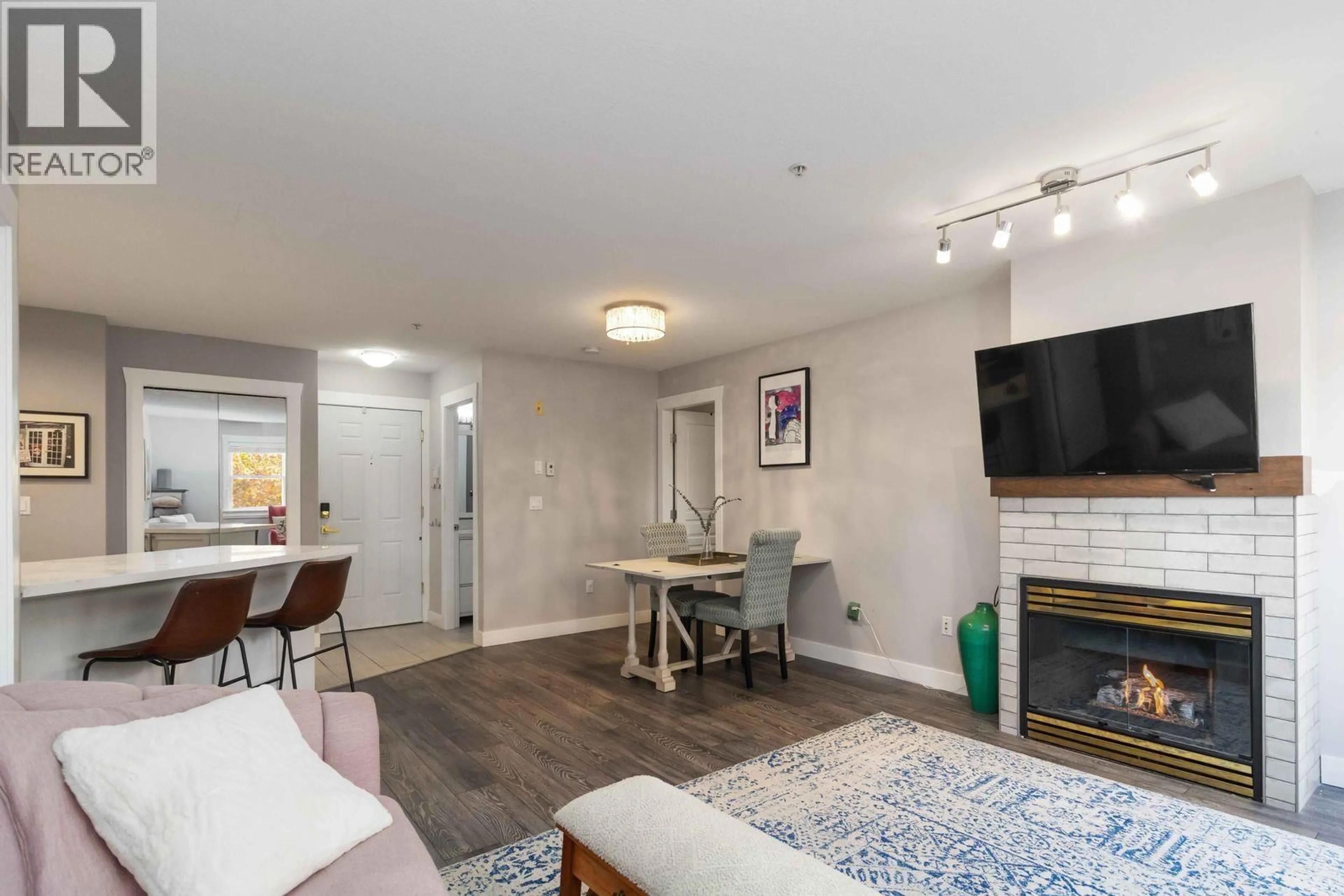 Living room with furniture, wood/laminate floor for PH6 - 1702 56 STREET, Delta British Columbia V4L2P5
