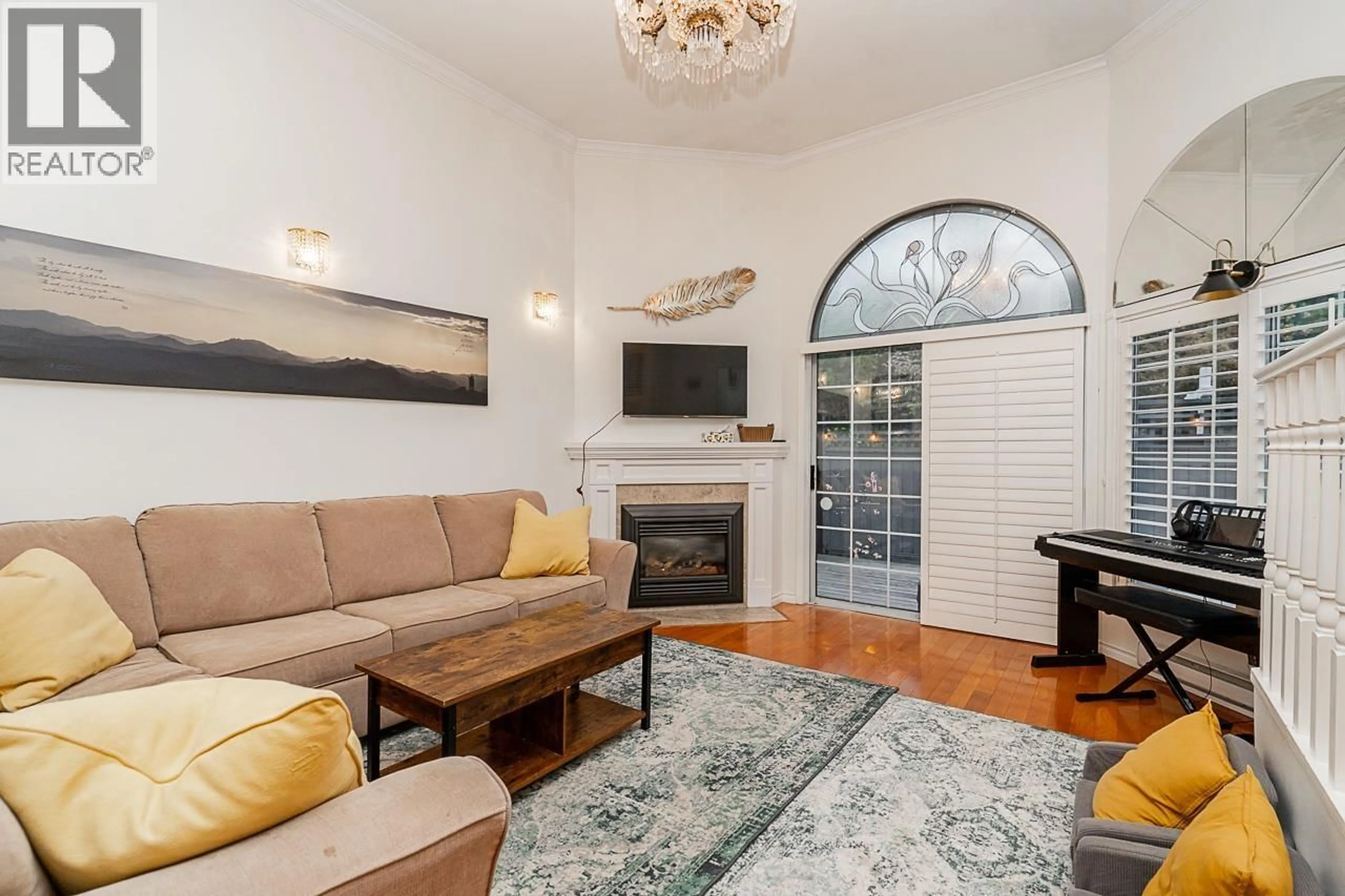 Living room with furniture, unknown for 109 - 216 6TH STREET, North Vancouver British Columbia V7L1P5