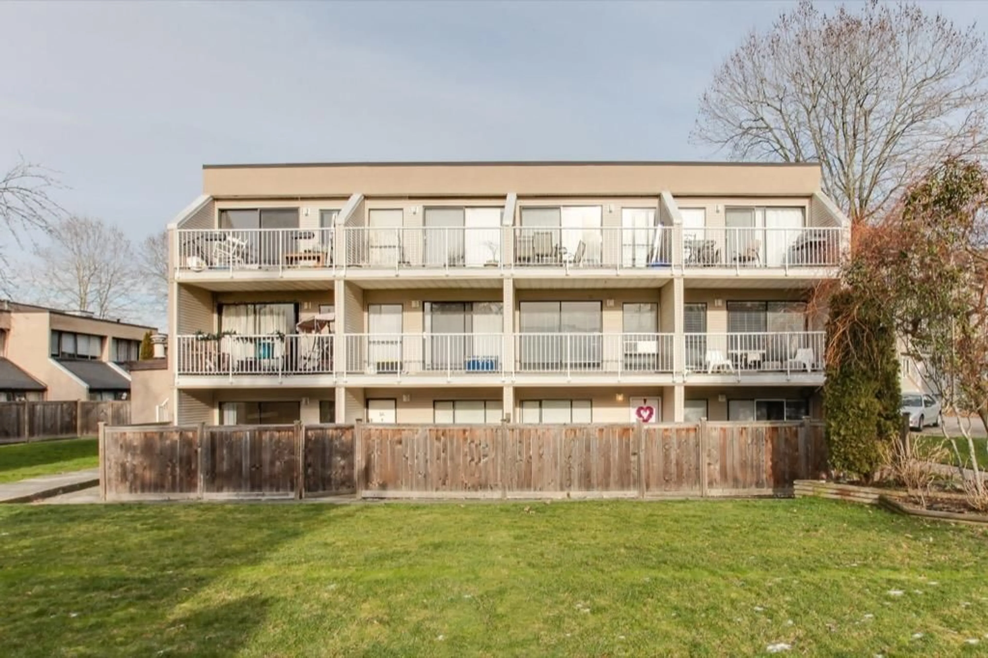 A pic from outside/outdoor area/front of a property/back of a property/a pic from drone, building for 68 - 17712 60, Surrey British Columbia V3S1V2