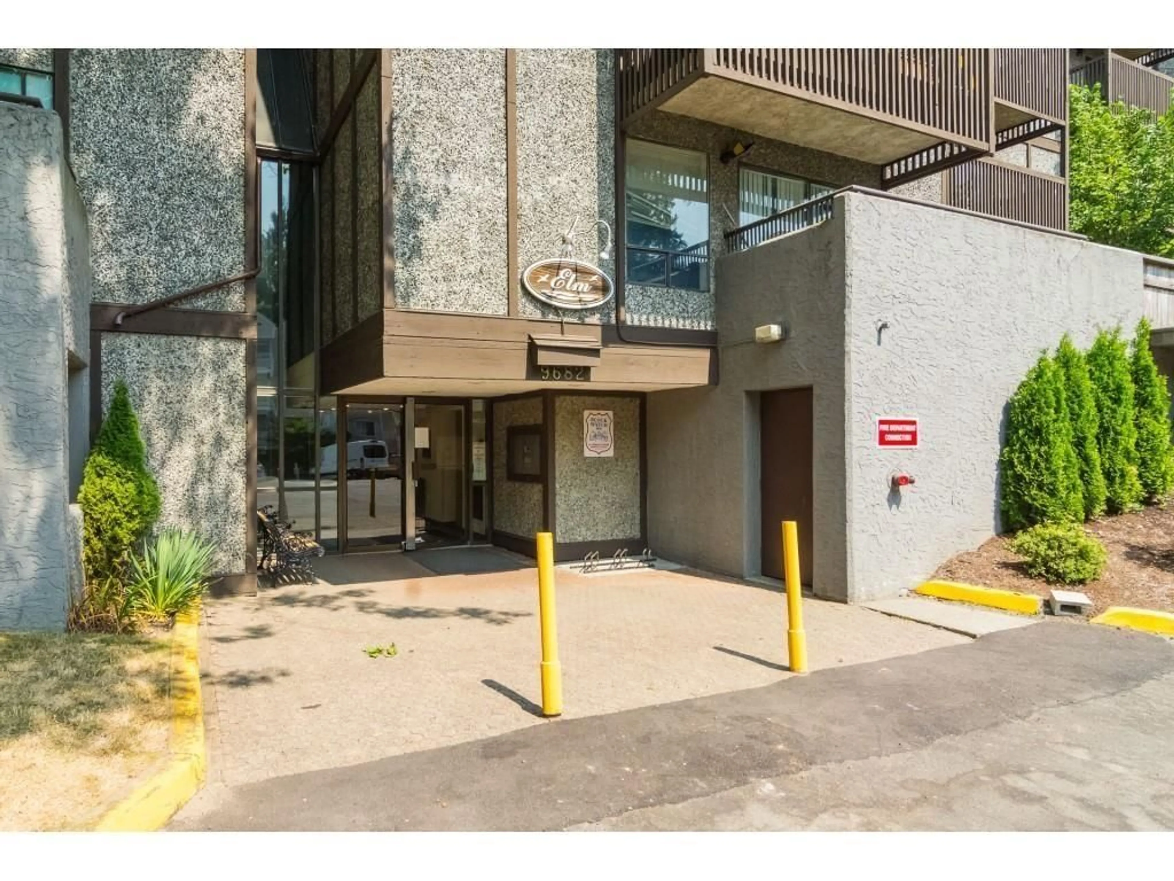 Indoor foyer for 118 - 9682 134, Surrey British Columbia V3R8A2