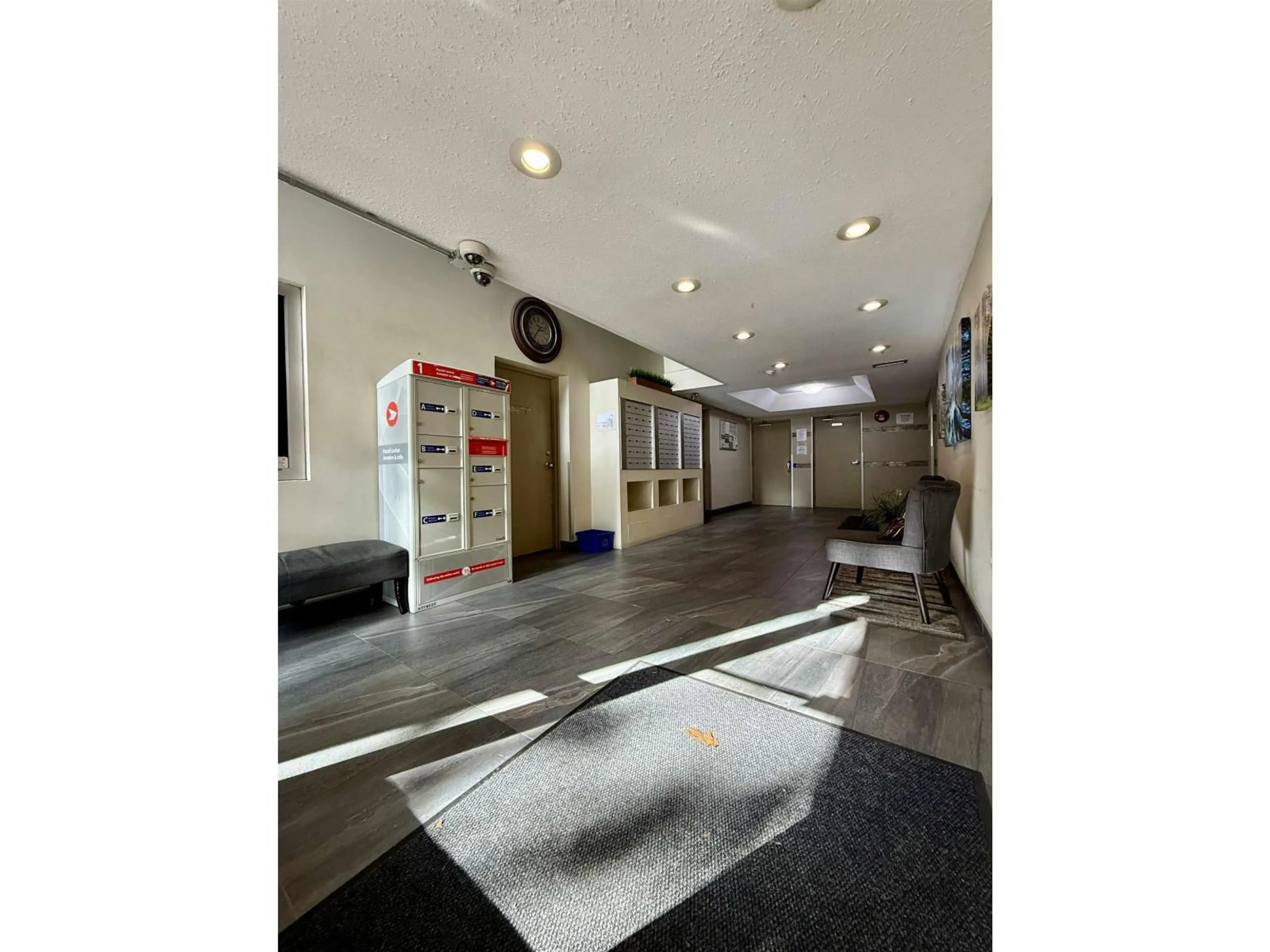Indoor foyer for 118 - 9682 134, Surrey British Columbia V3R8A2