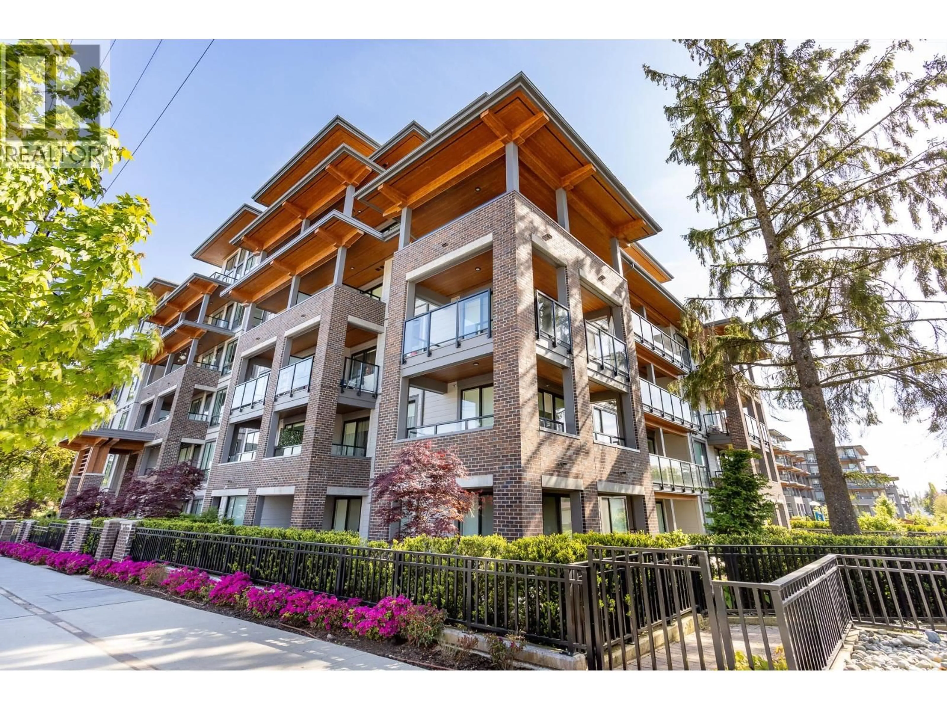 Patio, building for 321 - 7599 15TH STREET, Burnaby British Columbia V3N0H9