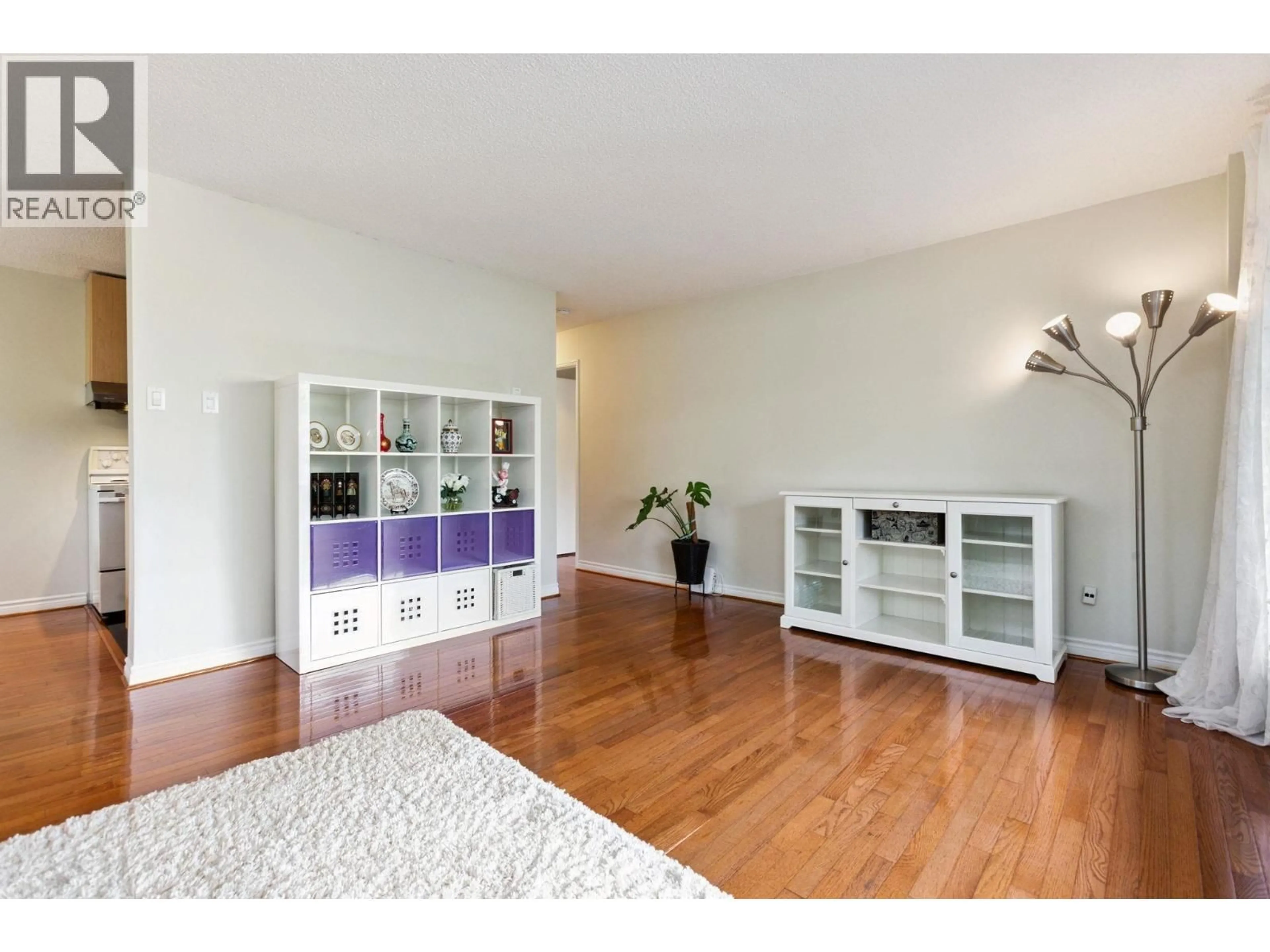 Living room with furniture, wood/laminate floor for 402 - 1026 QUEENS AVENUE, New Westminster British Columbia V3M6B2
