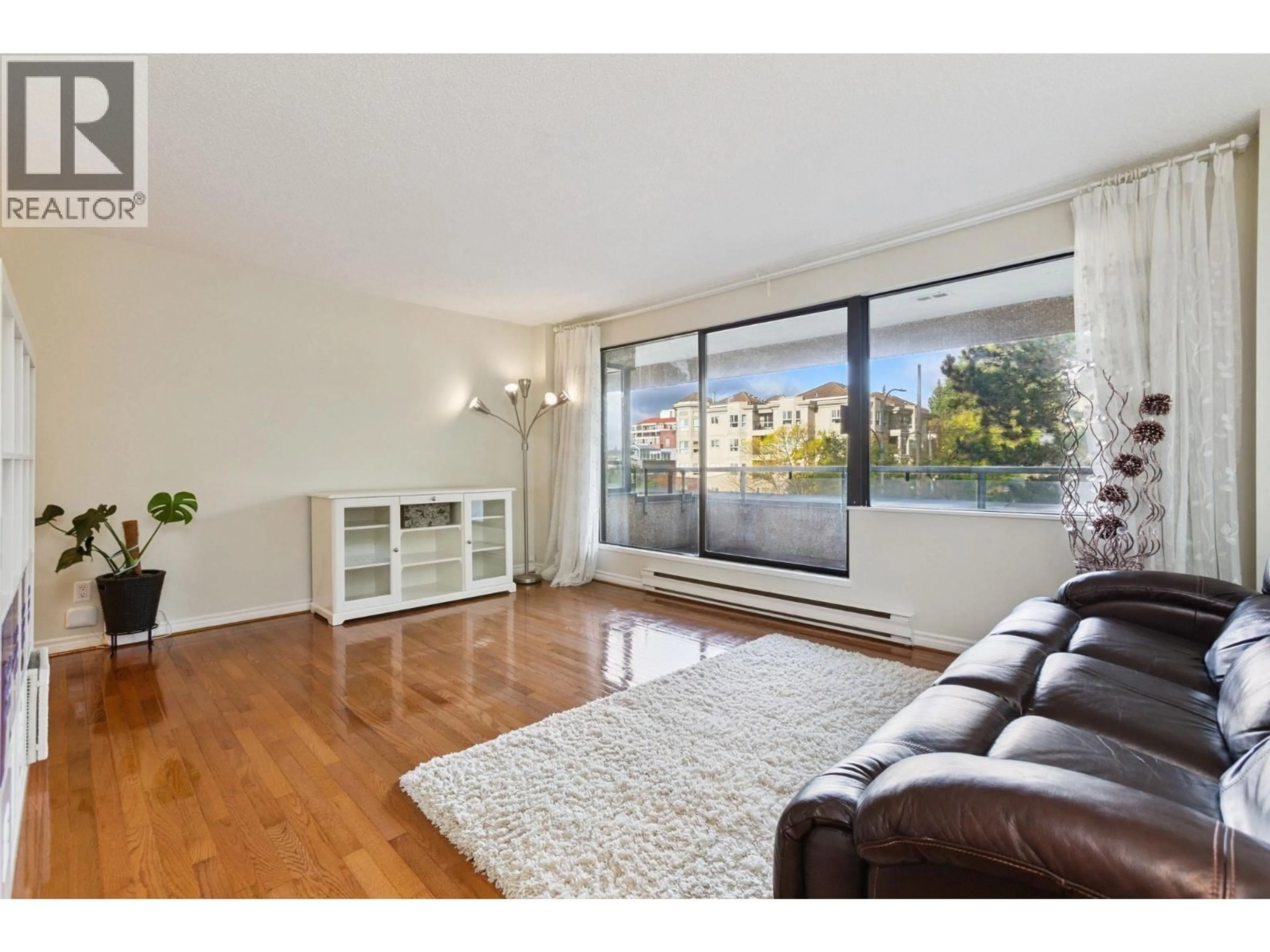 Living room with furniture, wood/laminate floor for 402 - 1026 QUEENS AVENUE, New Westminster British Columbia V3M6B2