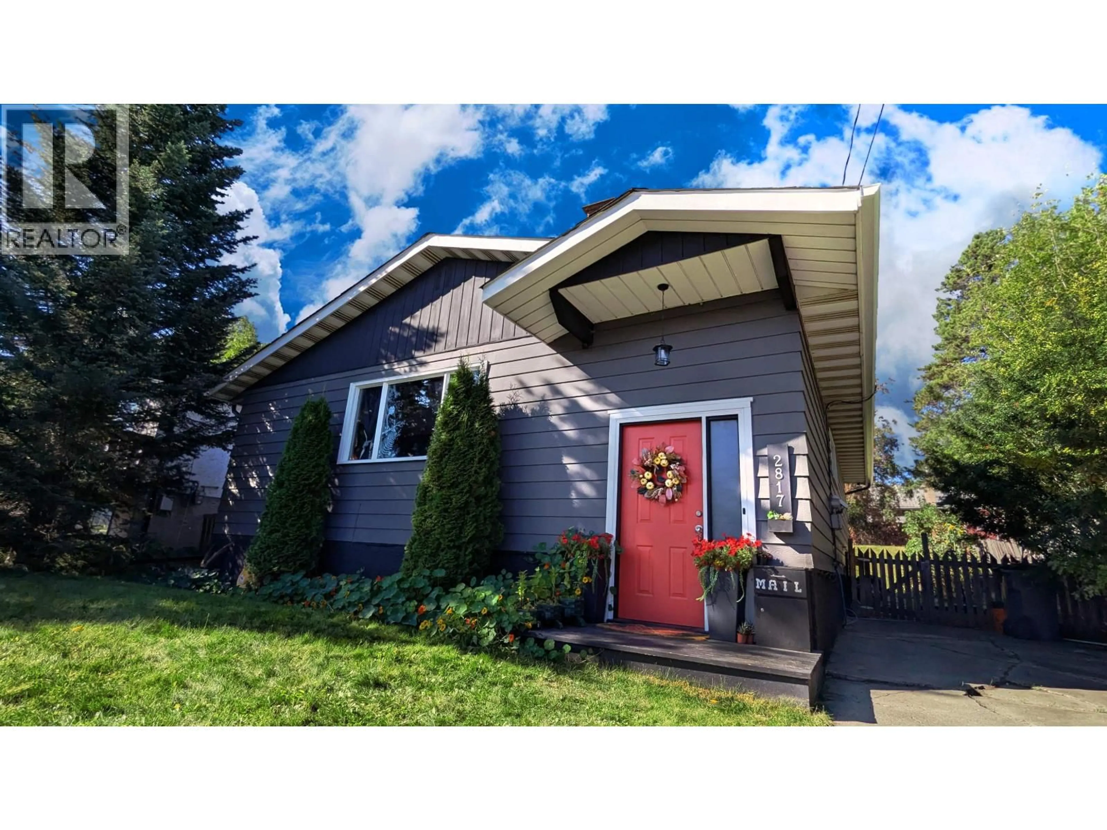Home with vinyl exterior material, street for 2817 OAK STREET, Prince George British Columbia V2L2B1