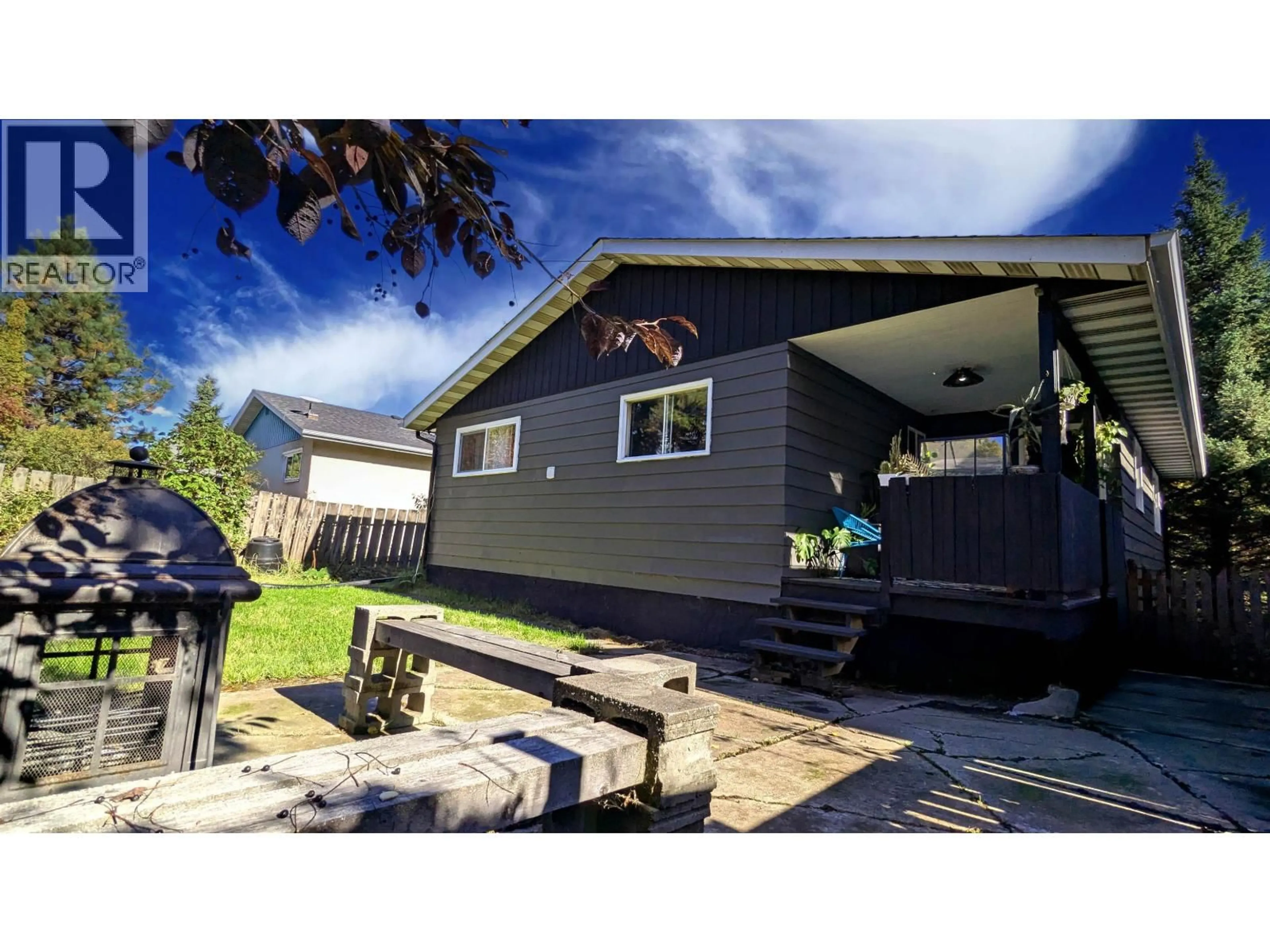 Home with vinyl exterior material, street for 2817 OAK STREET, Prince George British Columbia V2L2B1