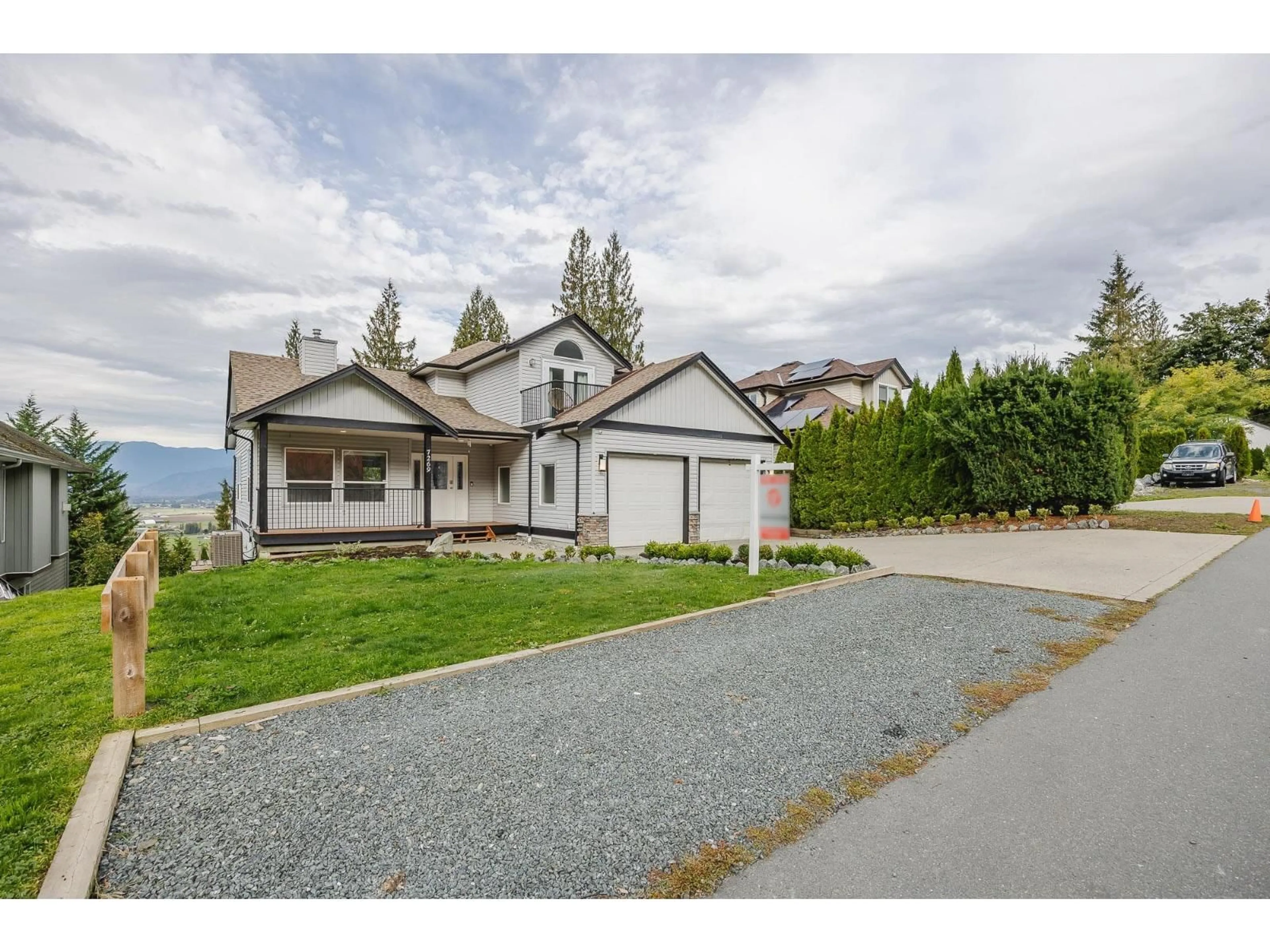A pic from outside/outdoor area/front of a property/back of a property/a pic from drone, mountain view for 7269 BRYANT PLACE, Chilliwack British Columbia V4Z1K4