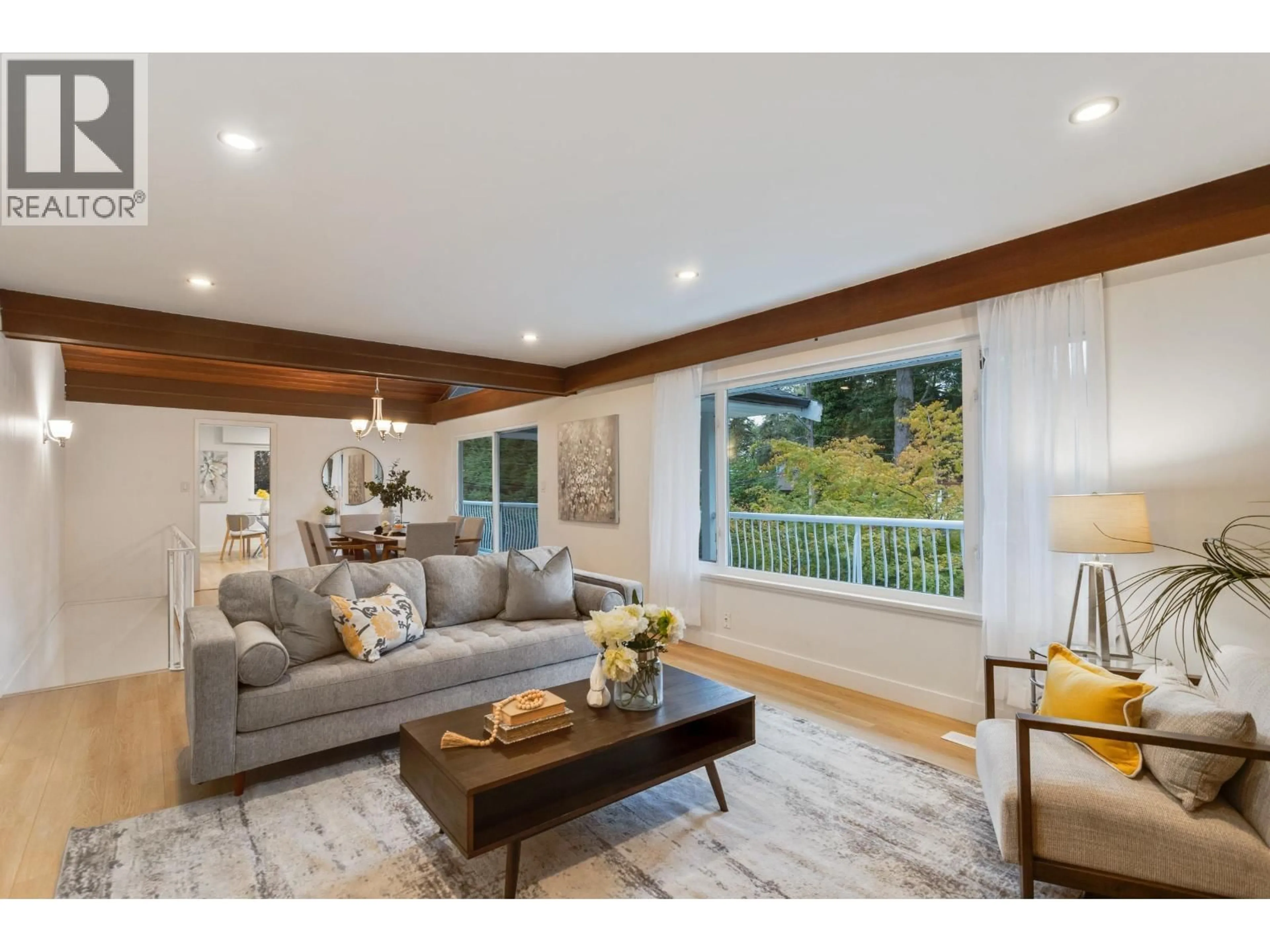 Living room with furniture, wood/laminate floor for 3288 HOSKINS ROAD, North Vancouver British Columbia V7J3B4