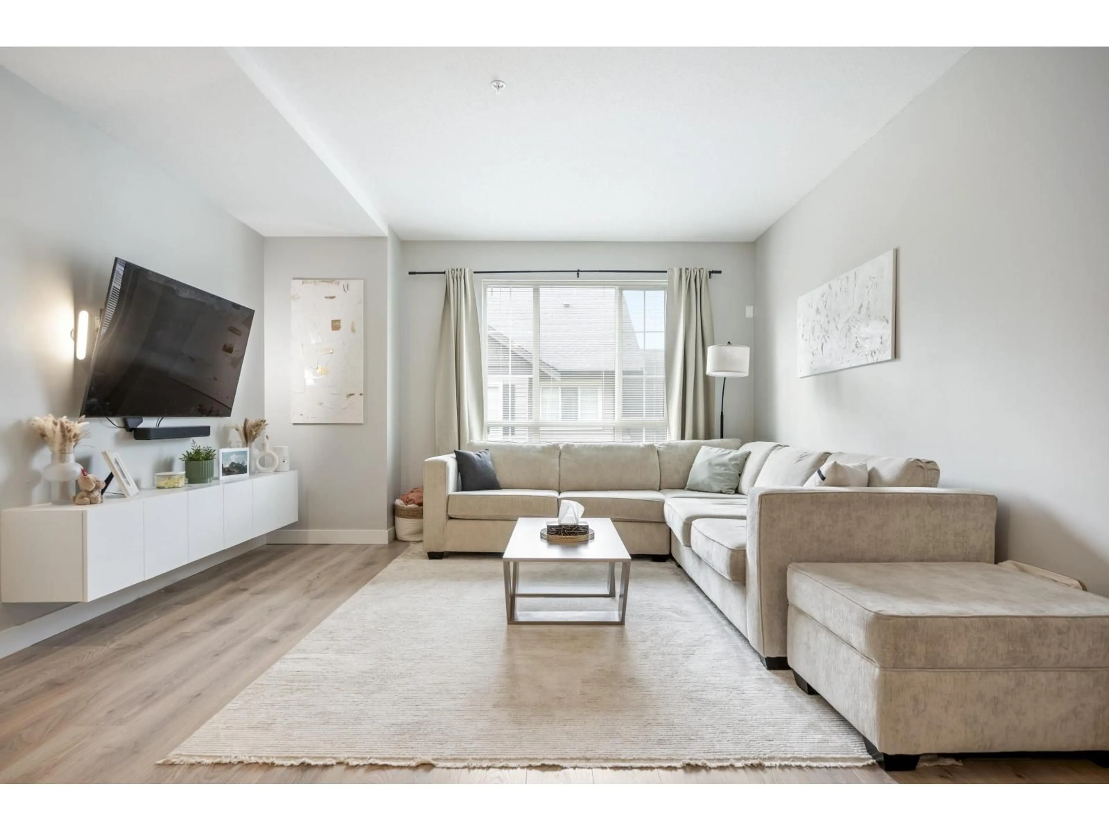 Living room with furniture, unknown for 52 - 4967 220, Langley British Columbia V3A0G3