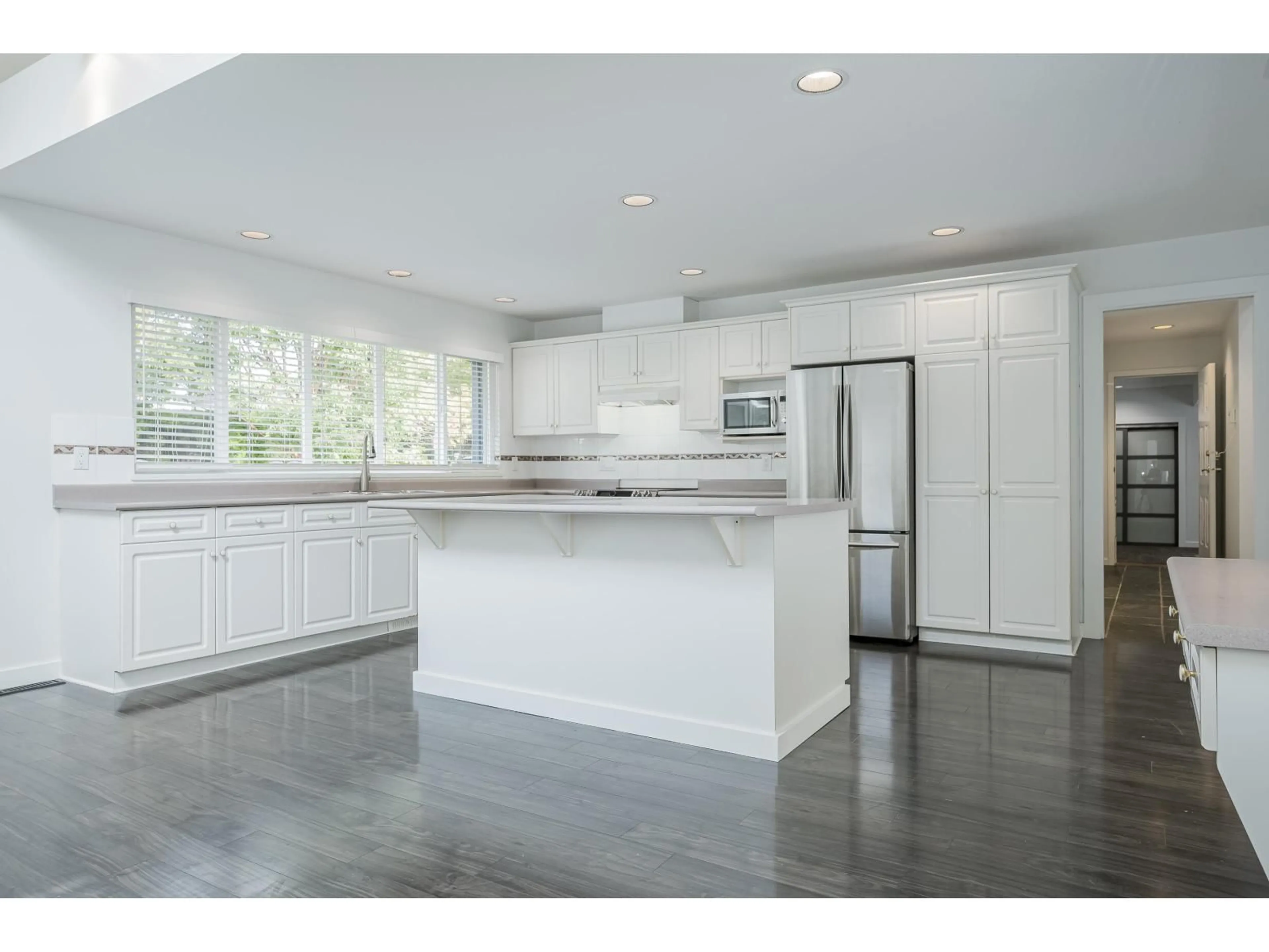 Open concept kitchen, unknown for 21115 43A, Langley British Columbia V3A8L8