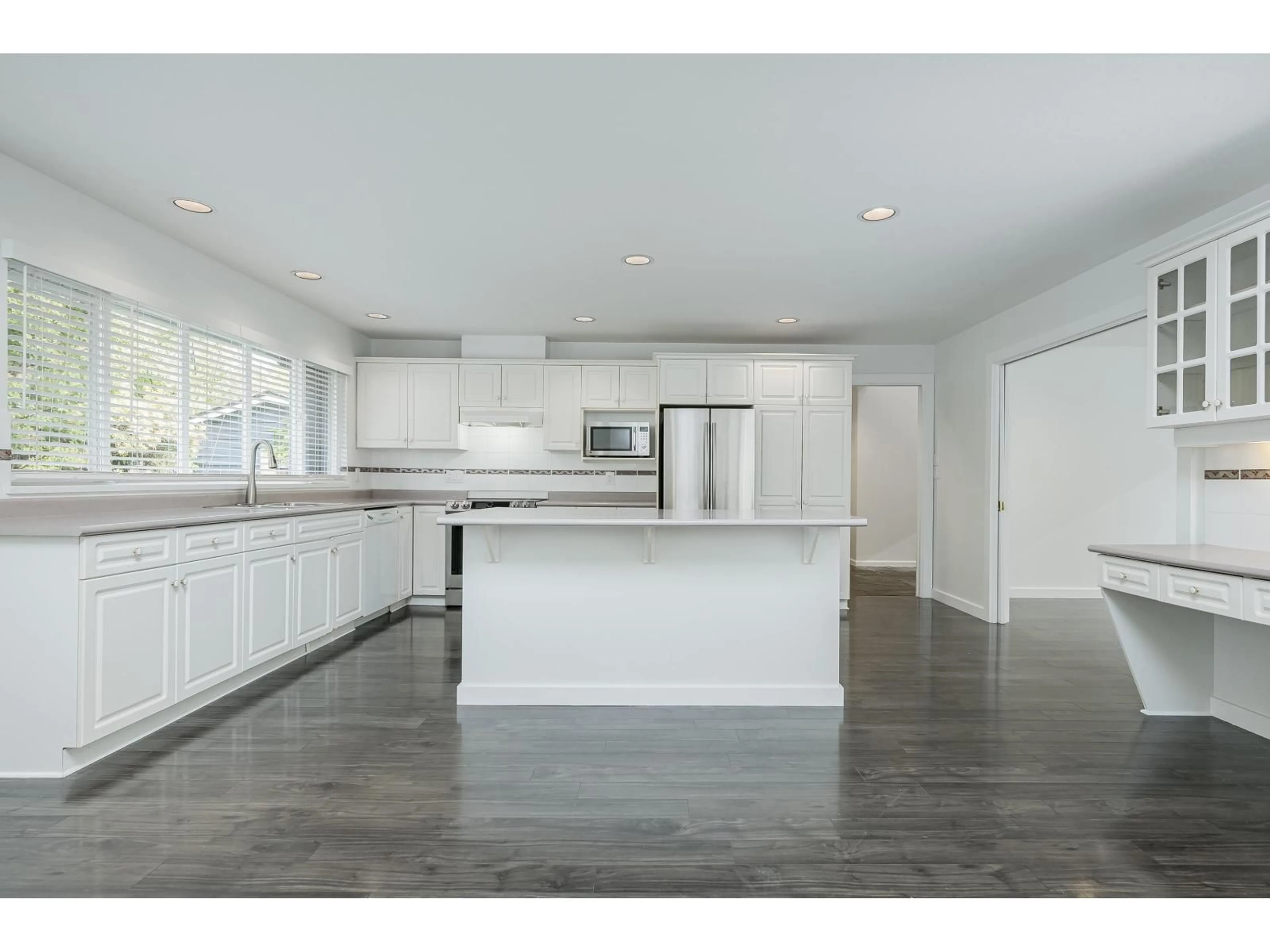Open concept kitchen, unknown for 21115 43A, Langley British Columbia V3A8L8