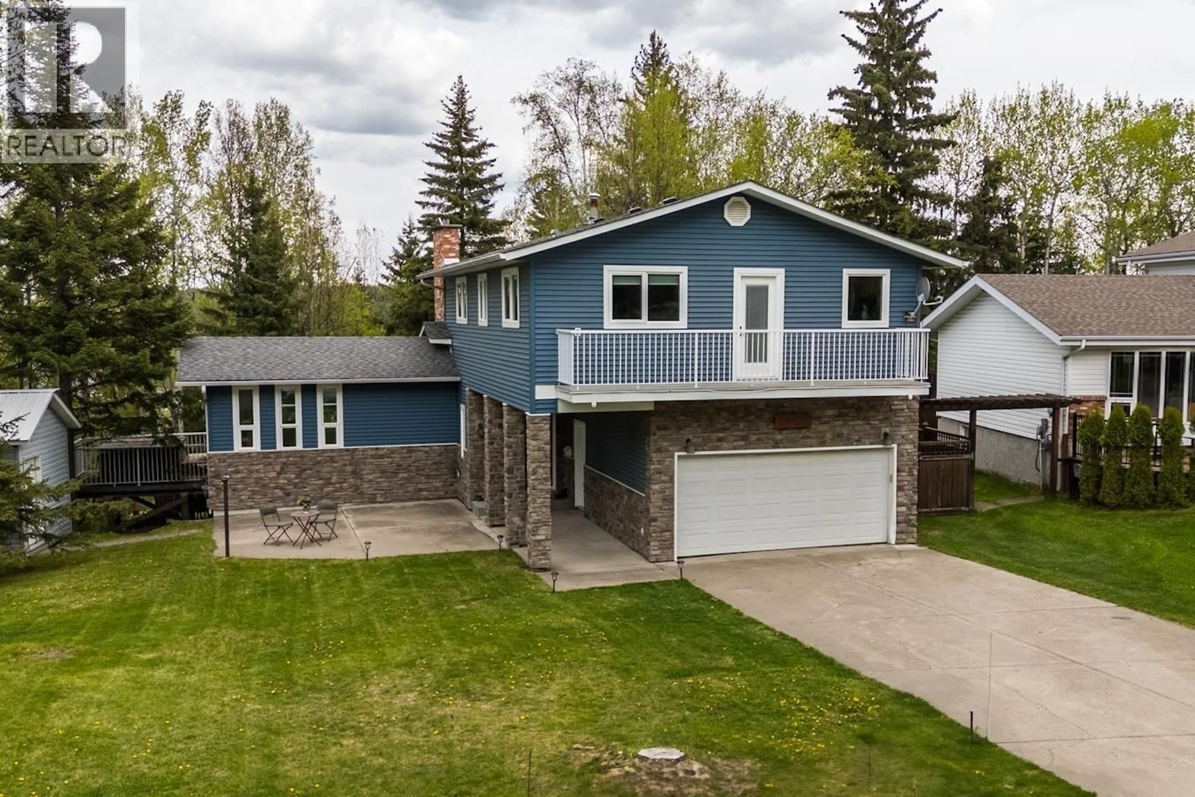 A pic from outside/outdoor area/front of a property/back of a property/a pic from drone, street for 2502 LAURENTIAN PLACE, Prince George British Columbia V2N1Z3