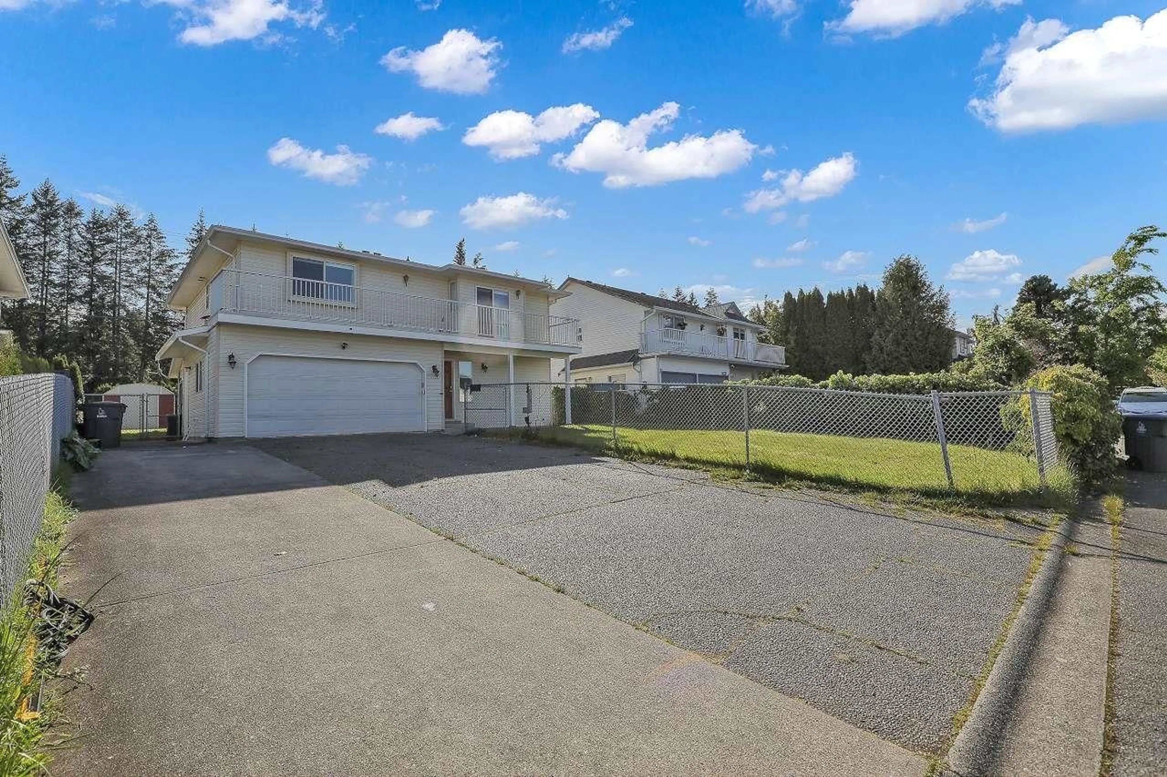 A pic from outside/outdoor area/front of a property/back of a property/a pic from drone, street for 1876 KING GEORGE, Surrey British Columbia V4A5A1