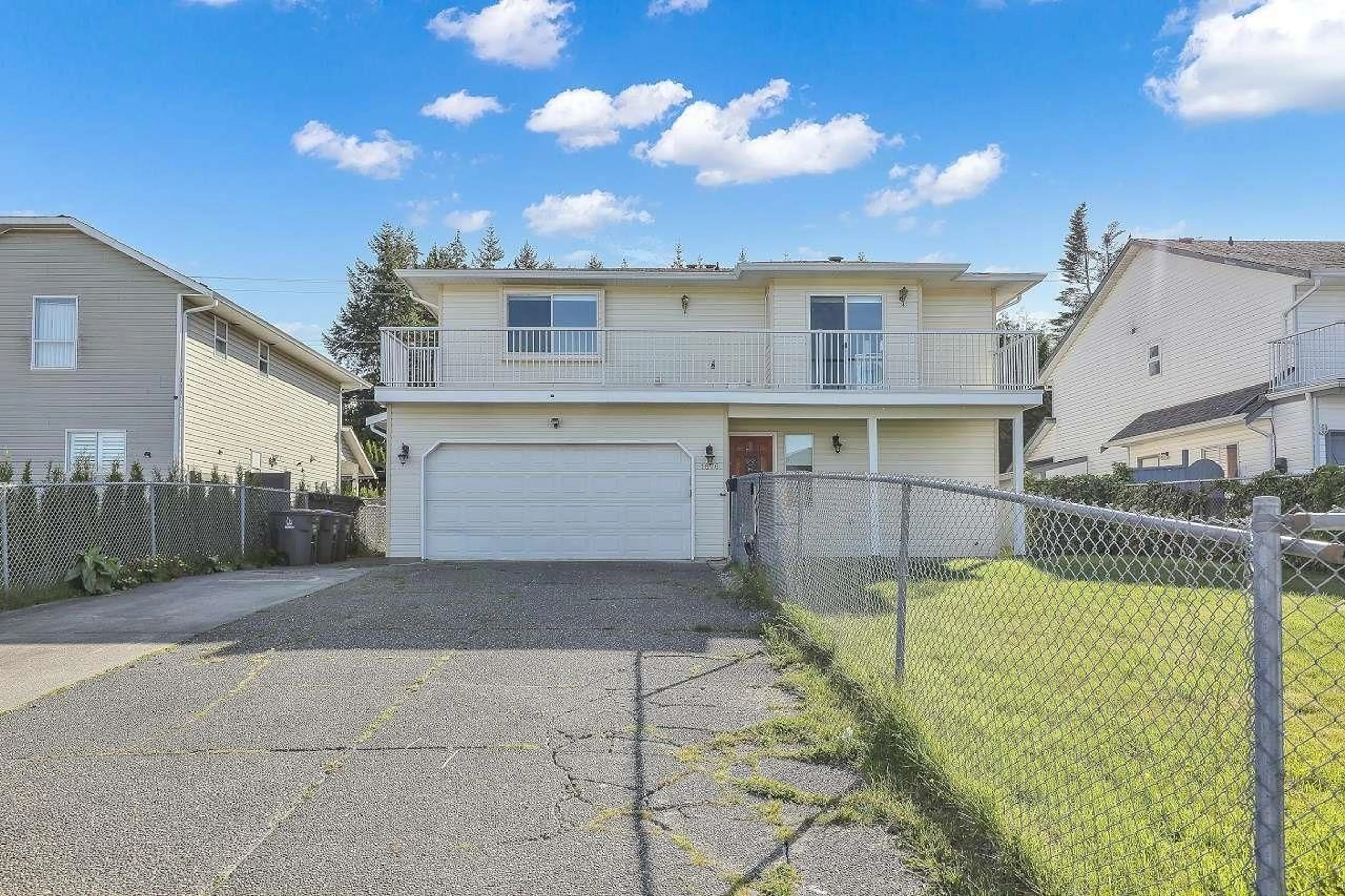 Home with vinyl exterior material, street for 1876 KING GEORGE, Surrey British Columbia V4A5A1