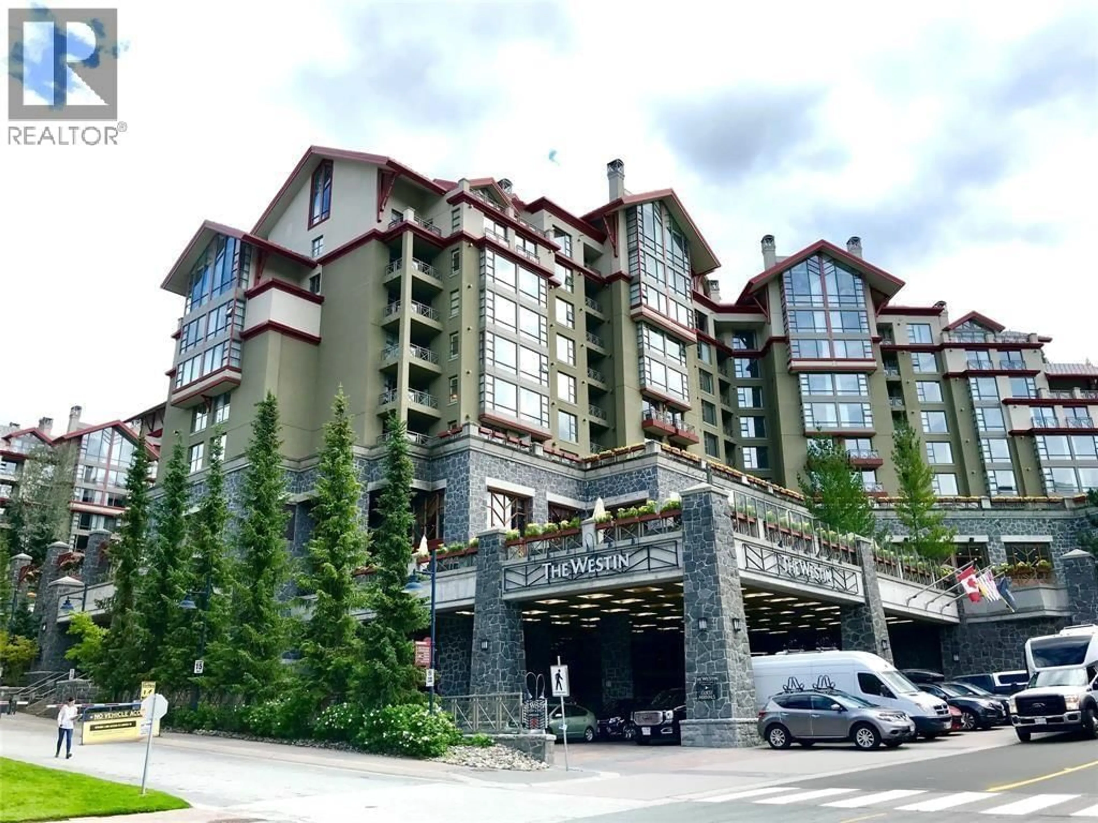 Indoor foyer for 854 - 4090 WHISTLER WAY, Whistler British Columbia V8E1J3