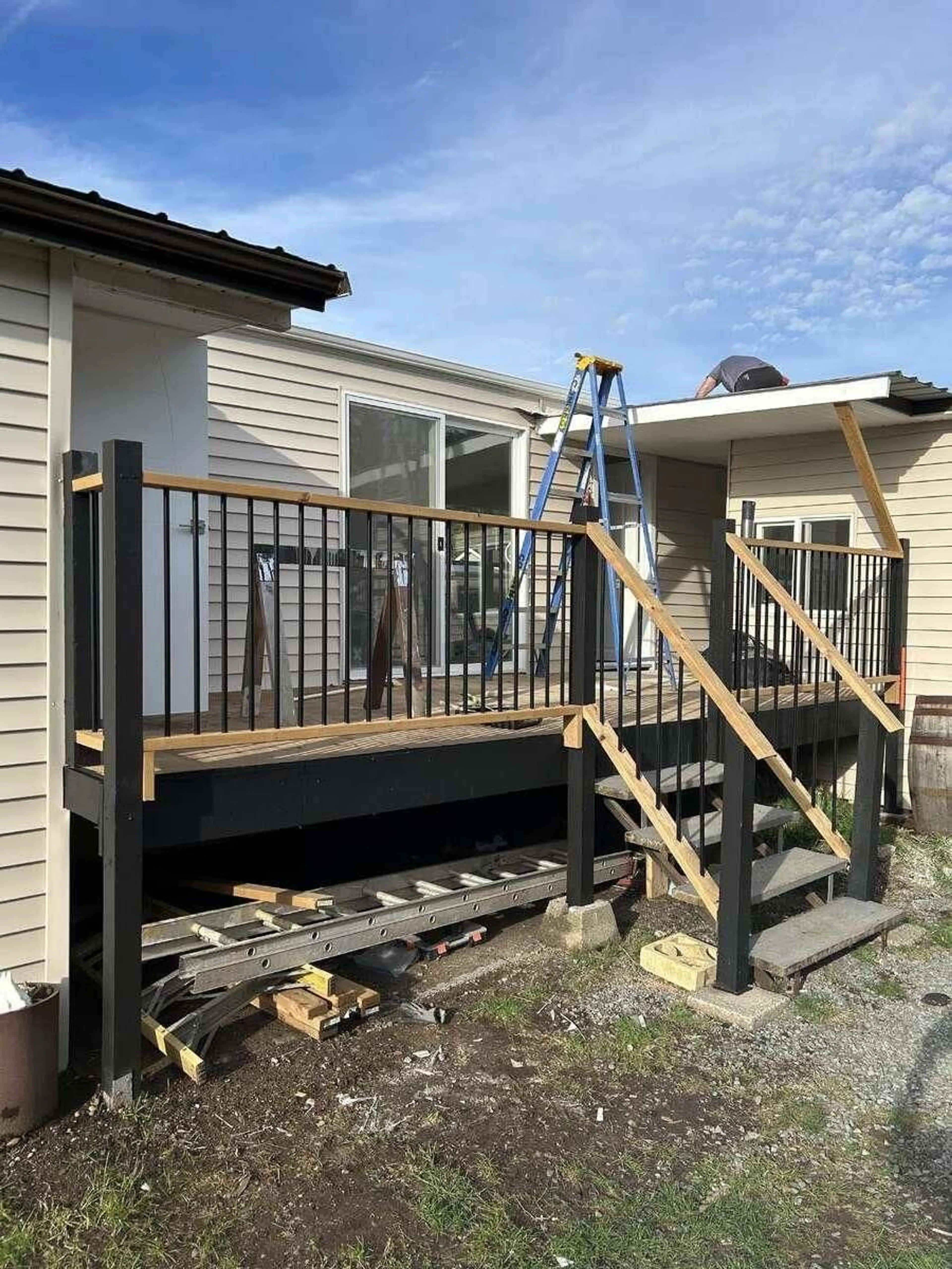 Home with vinyl exterior material, building for 9 - 3031 200, Langley British Columbia V2Z1N5
