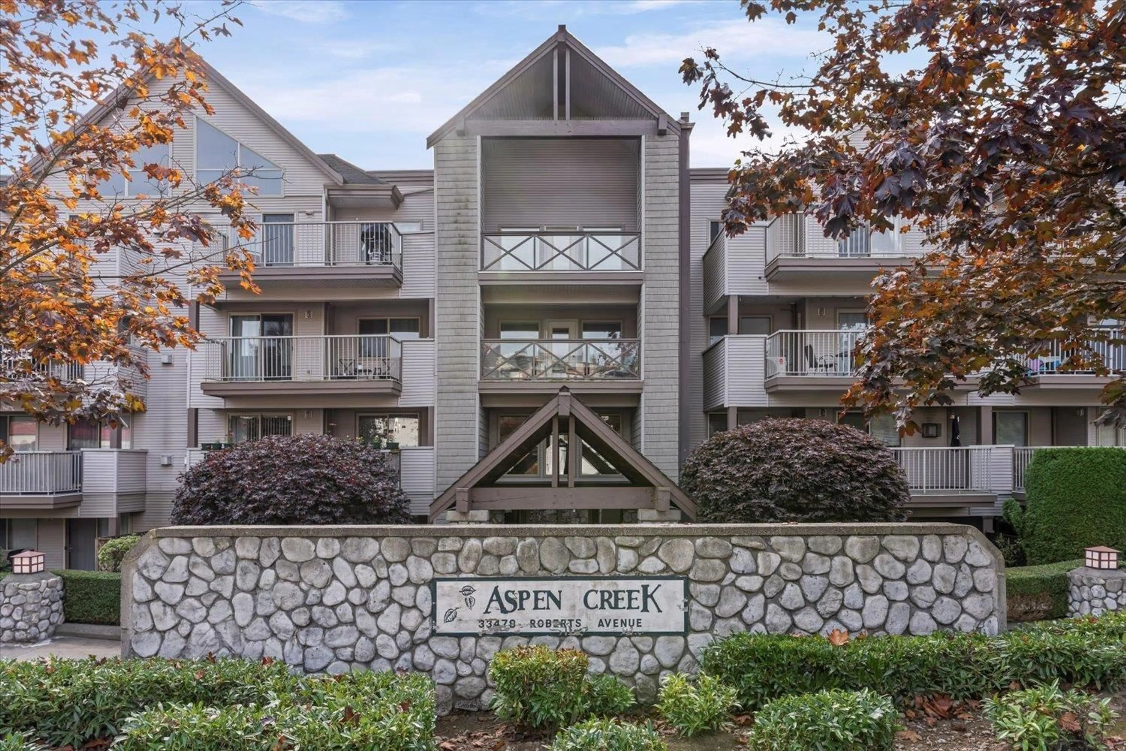 Indoor foyer for 414 - 33478 ROBERTS, Abbotsford British Columbia V2S8E1