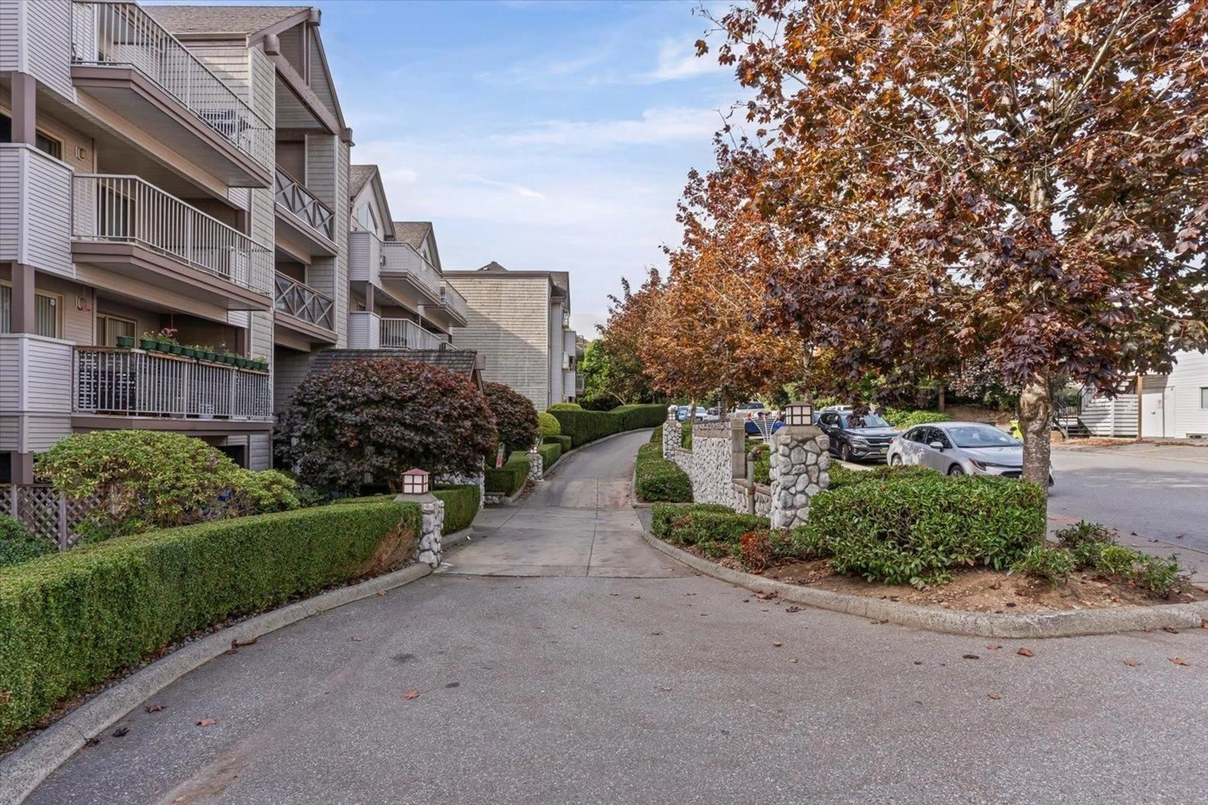 Patio, street for 414 - 33478 ROBERTS, Abbotsford British Columbia V2S8E1