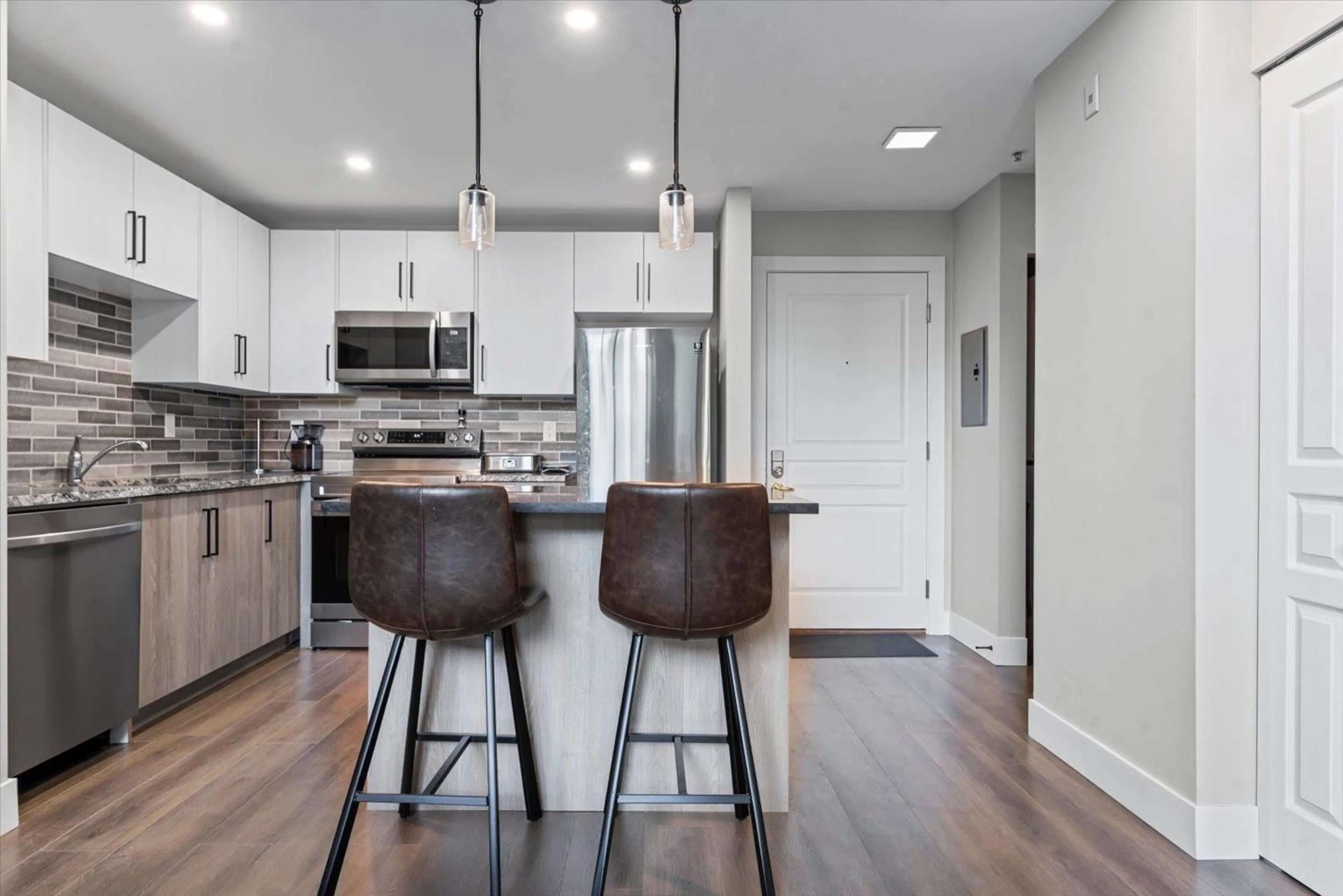 Open concept kitchen, unknown for 414 - 33478 ROBERTS, Abbotsford British Columbia V2S8E1