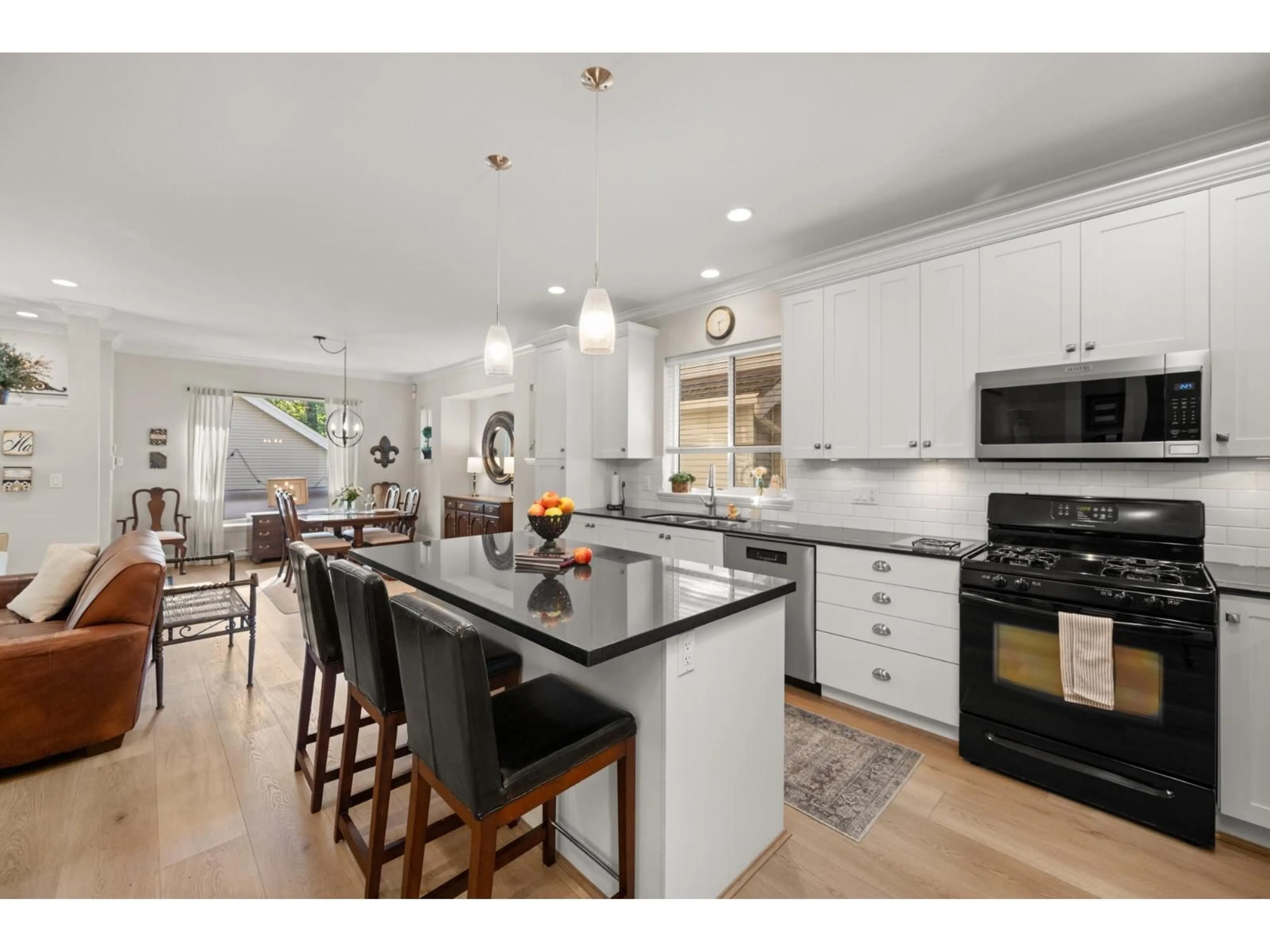 Open concept kitchen, ceramic/tile floor for 18980 67A, Surrey British Columbia V4N6A2