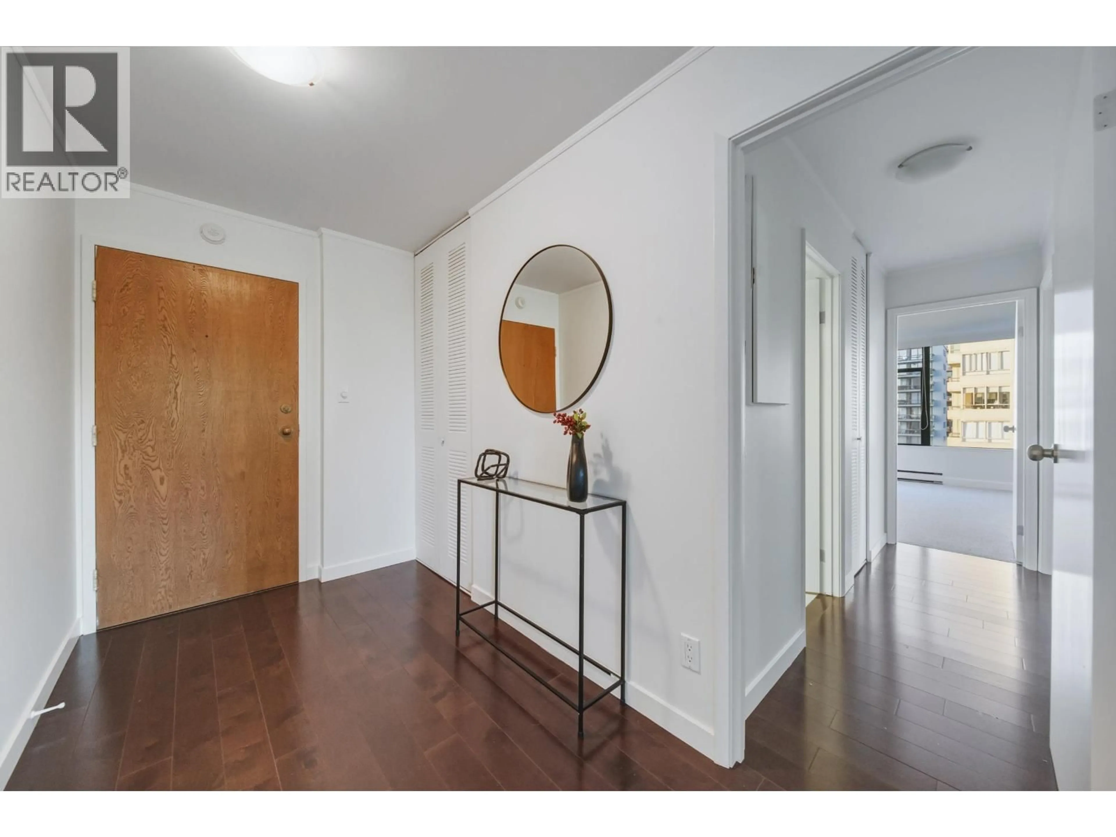 Indoor entryway for 704 - 1480 DUCHESS AVENUE, West Vancouver British Columbia V7T2W2