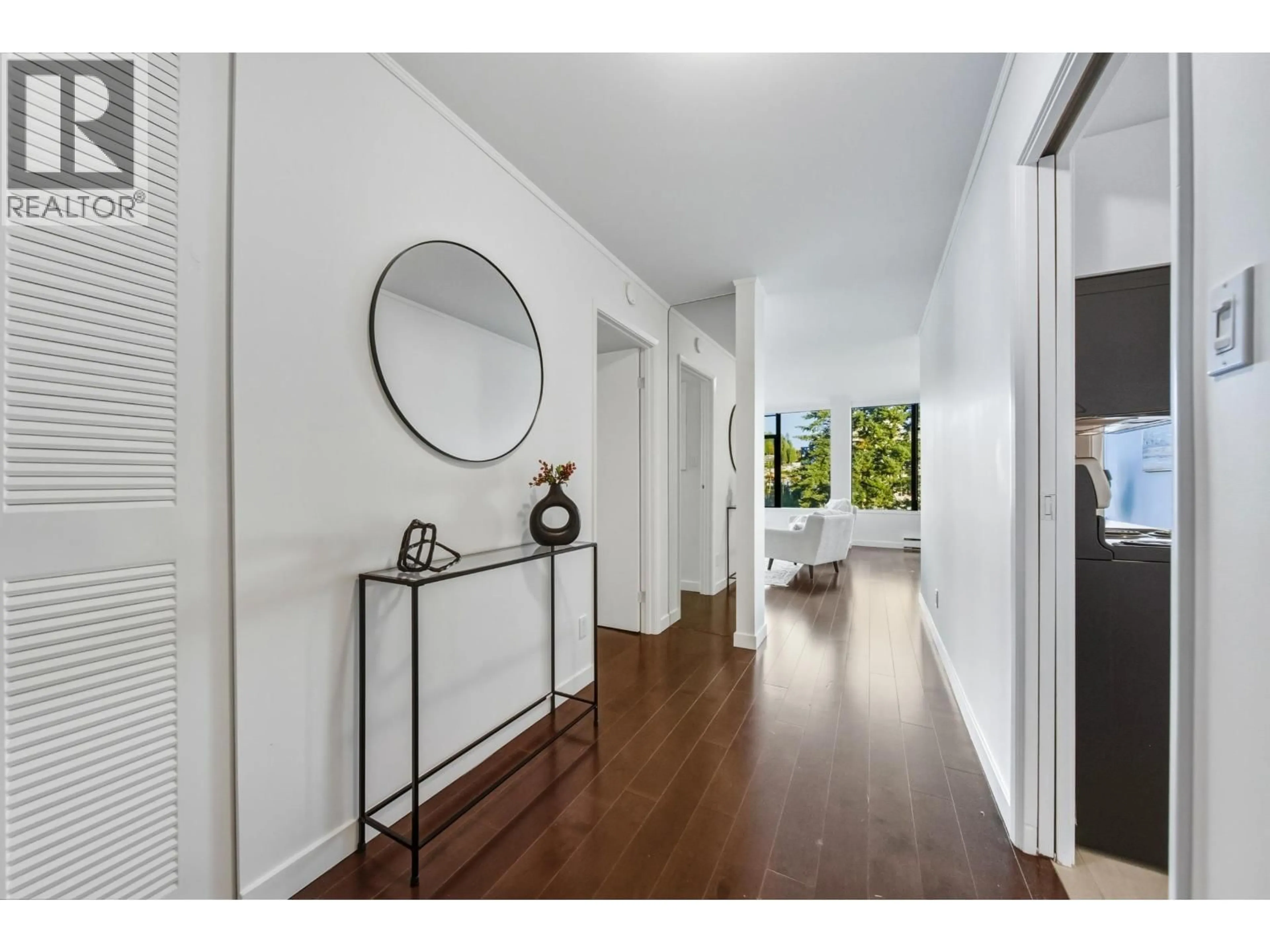 Indoor entryway for 704 - 1480 DUCHESS AVENUE, West Vancouver British Columbia V7T2W2
