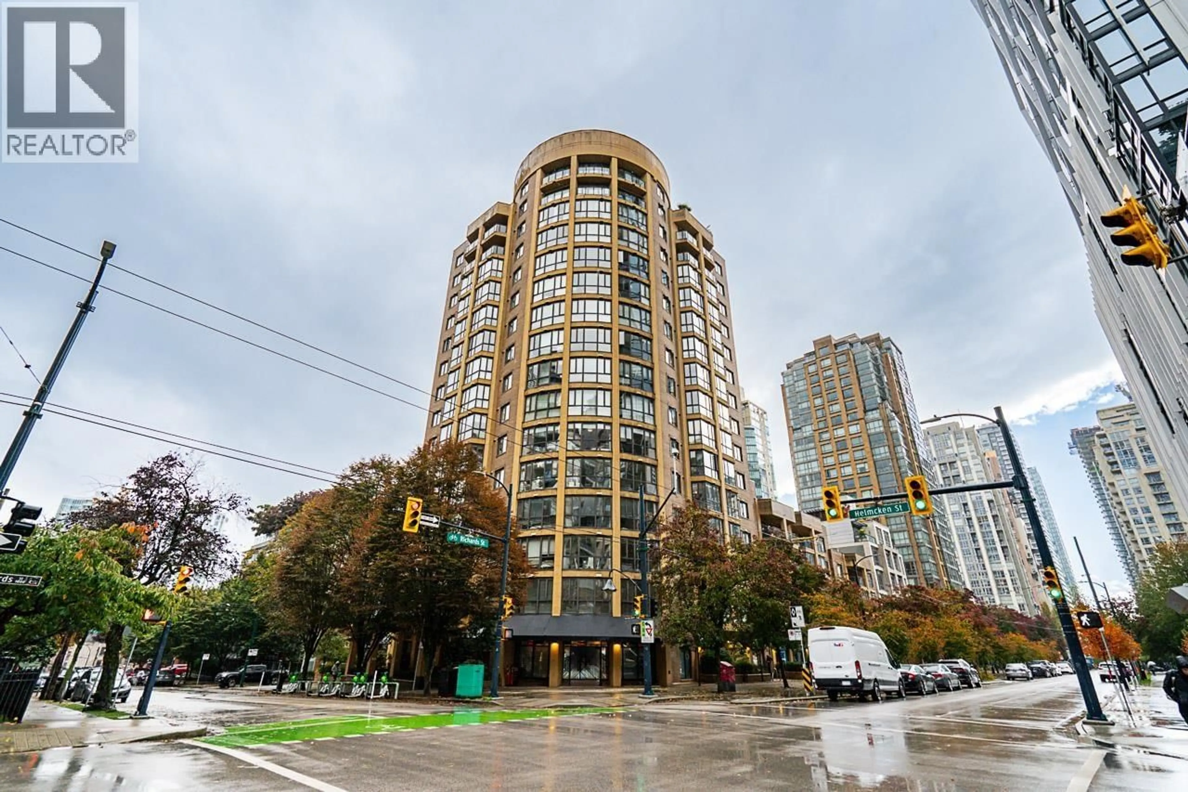 Patio, city buildings view from balcony for 807 - 488 HELMCKEN STREET, Vancouver British Columbia V6B6E4
