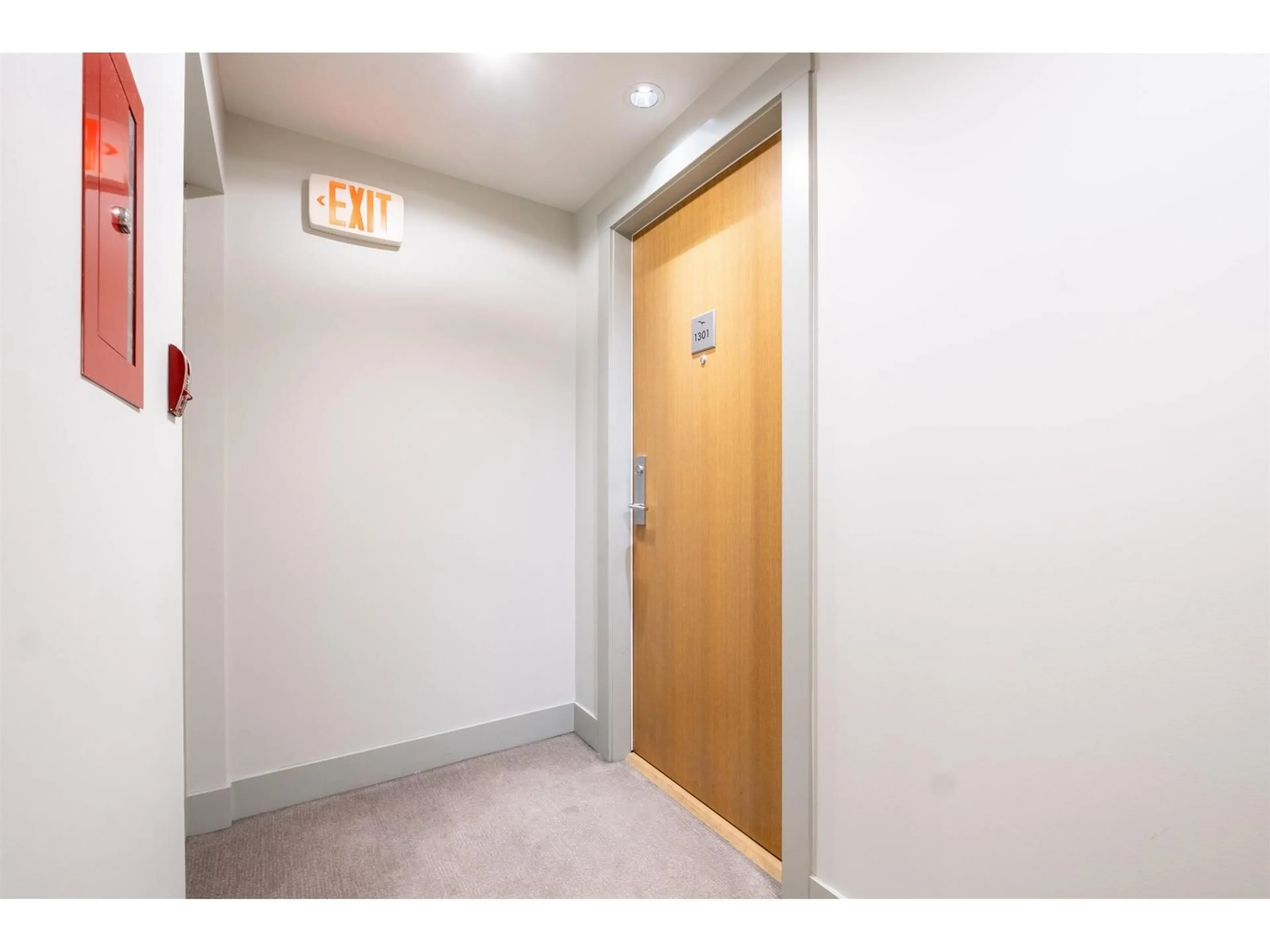Indoor foyer for 1301 - 1473 JOHNSTON SOUTH, White Rock British Columbia V4B0A2
