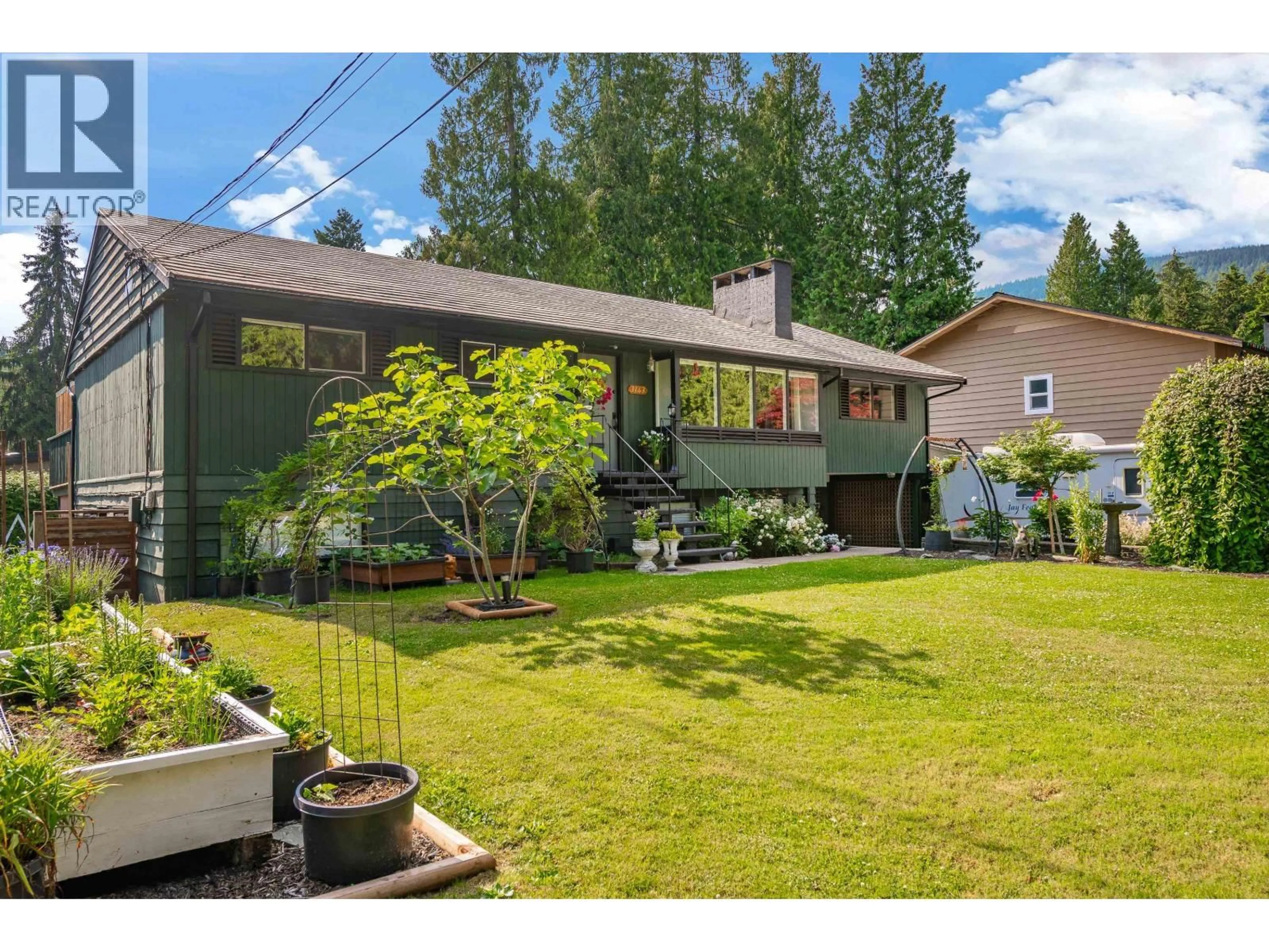 A pic from outside/outdoor area/front of a property/back of a property/a pic from drone, unknown for 3163 TENNYSON CRESCENT, North Vancouver British Columbia V7K2A9