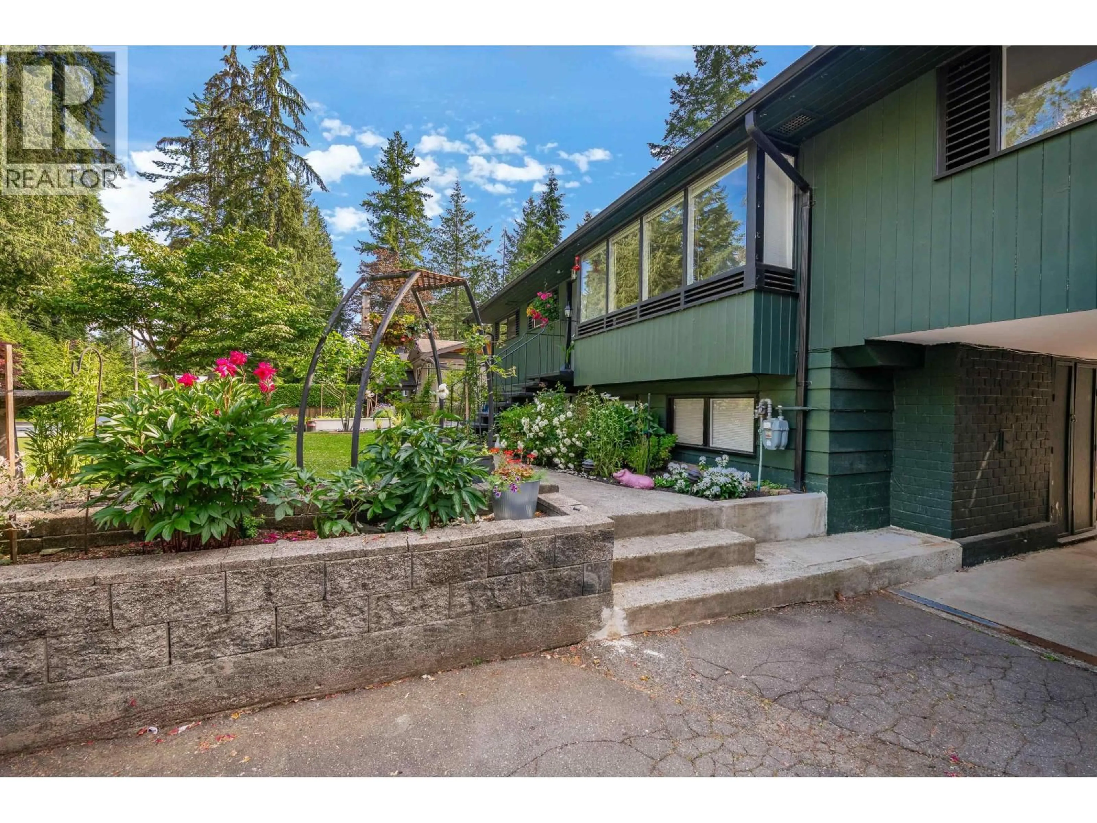 Patio, unknown for 3163 TENNYSON CRESCENT, North Vancouver British Columbia V7K2A9