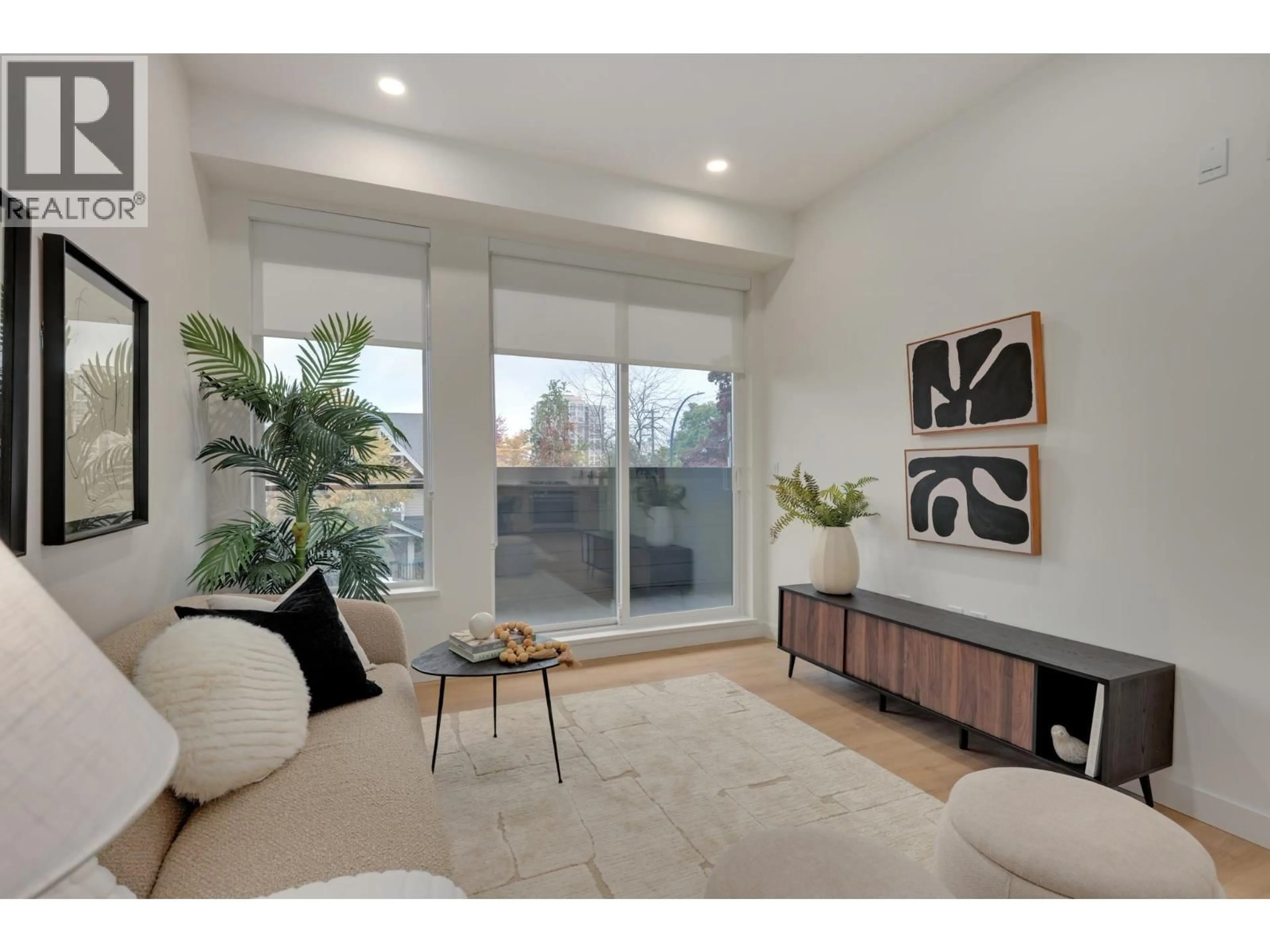Living room with furniture, unknown for 600 ROCHESTER AVENUE, Coquitlam British Columbia V3K0K1