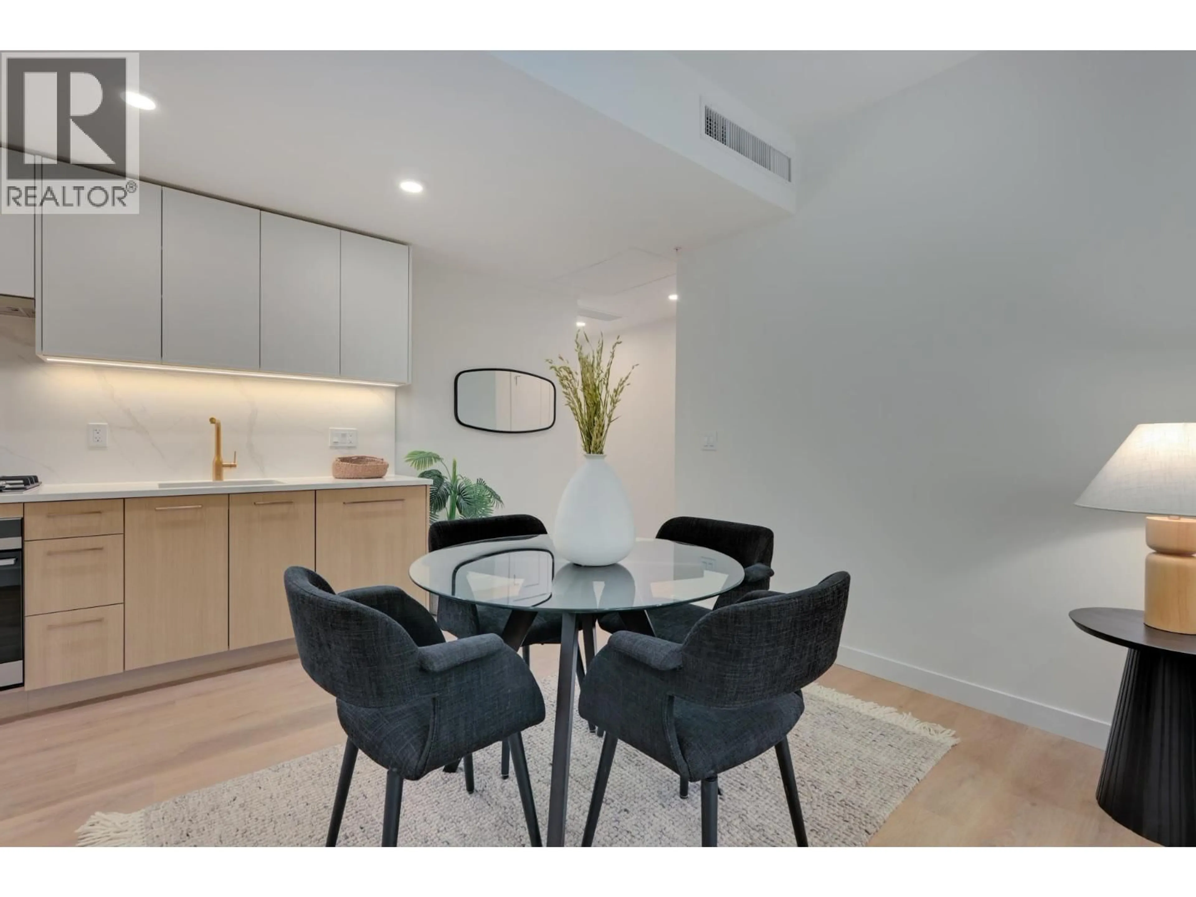 A pic of a room for 600 ROCHESTER AVENUE, Coquitlam British Columbia V3K0K1