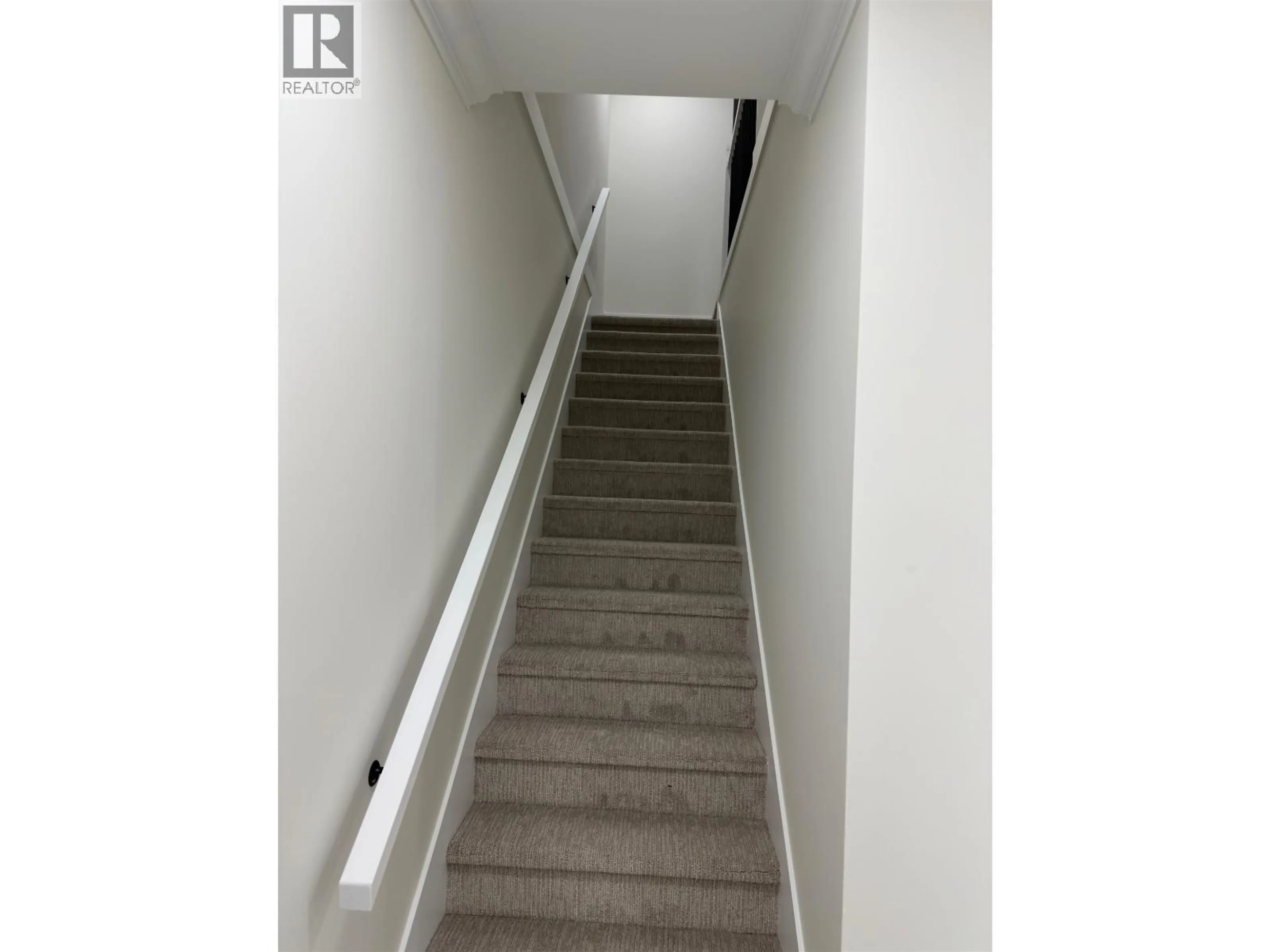 Stairs for 29 - 1115 ROMA AVENUE, New Westminster British Columbia V3M6S1