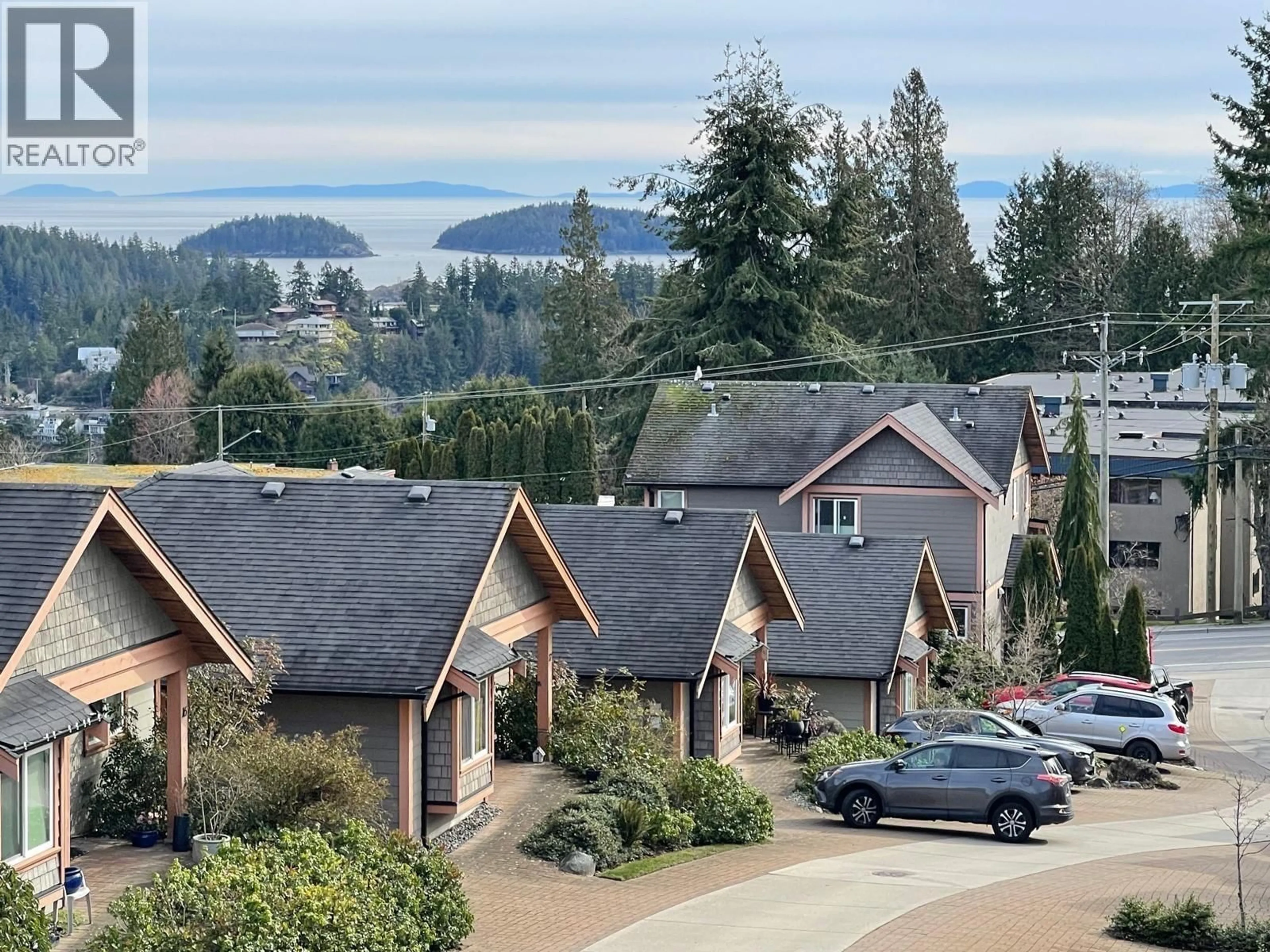 A pic from outside/outdoor area/front of a property/back of a property/a pic from drone, mountain view for 14 - 728 GIBSONS WAY, Gibsons British Columbia V0N1V9