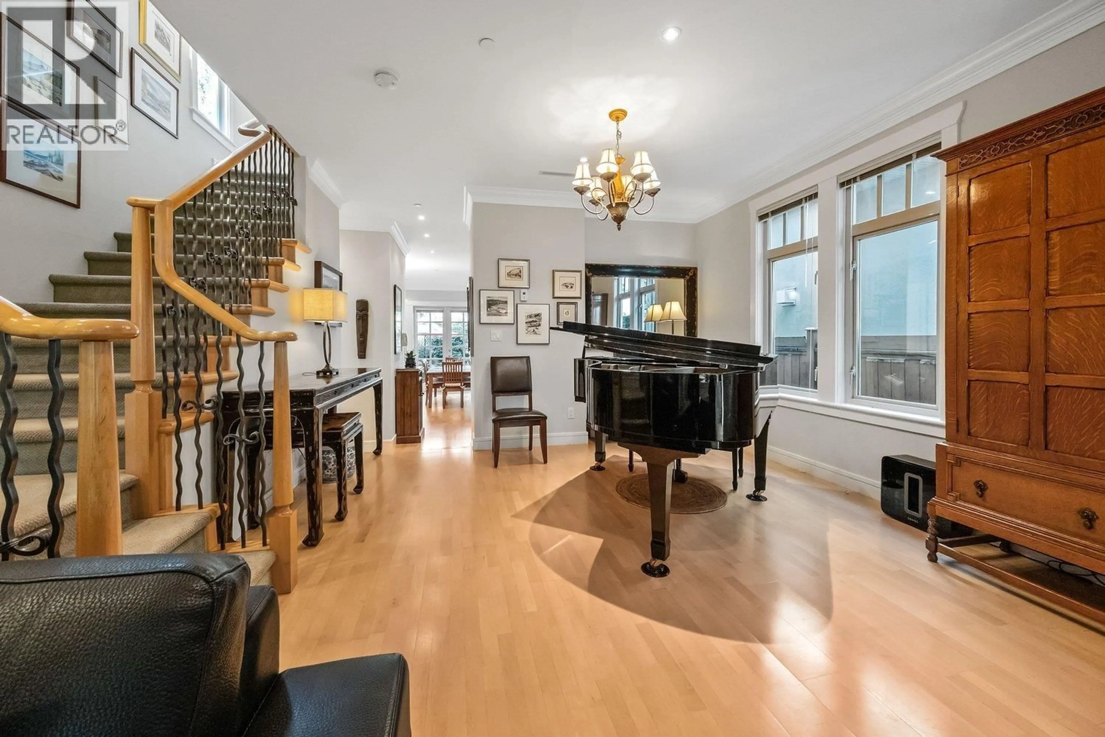 Indoor foyer for 6677 LABURNUM STREET, Vancouver British Columbia V6P5M6