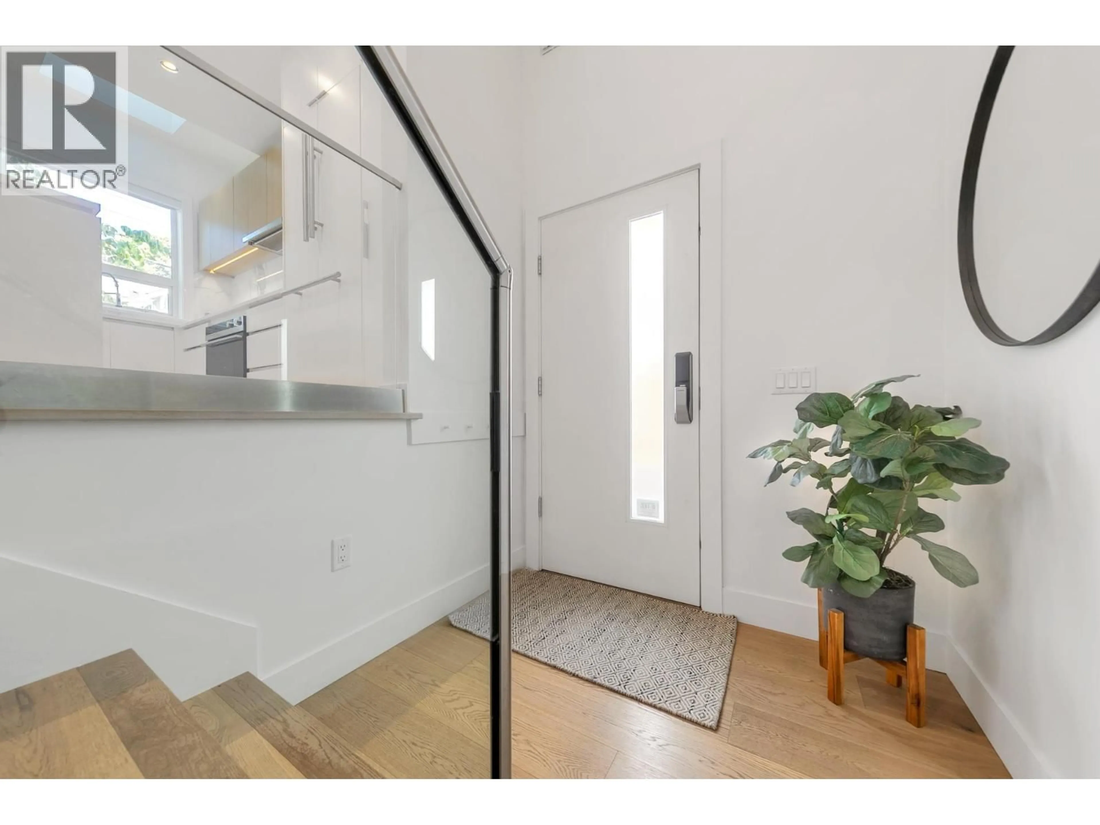 Indoor entryway for 2431 BROADWAY STREET, Vancouver British Columbia V6K2E8