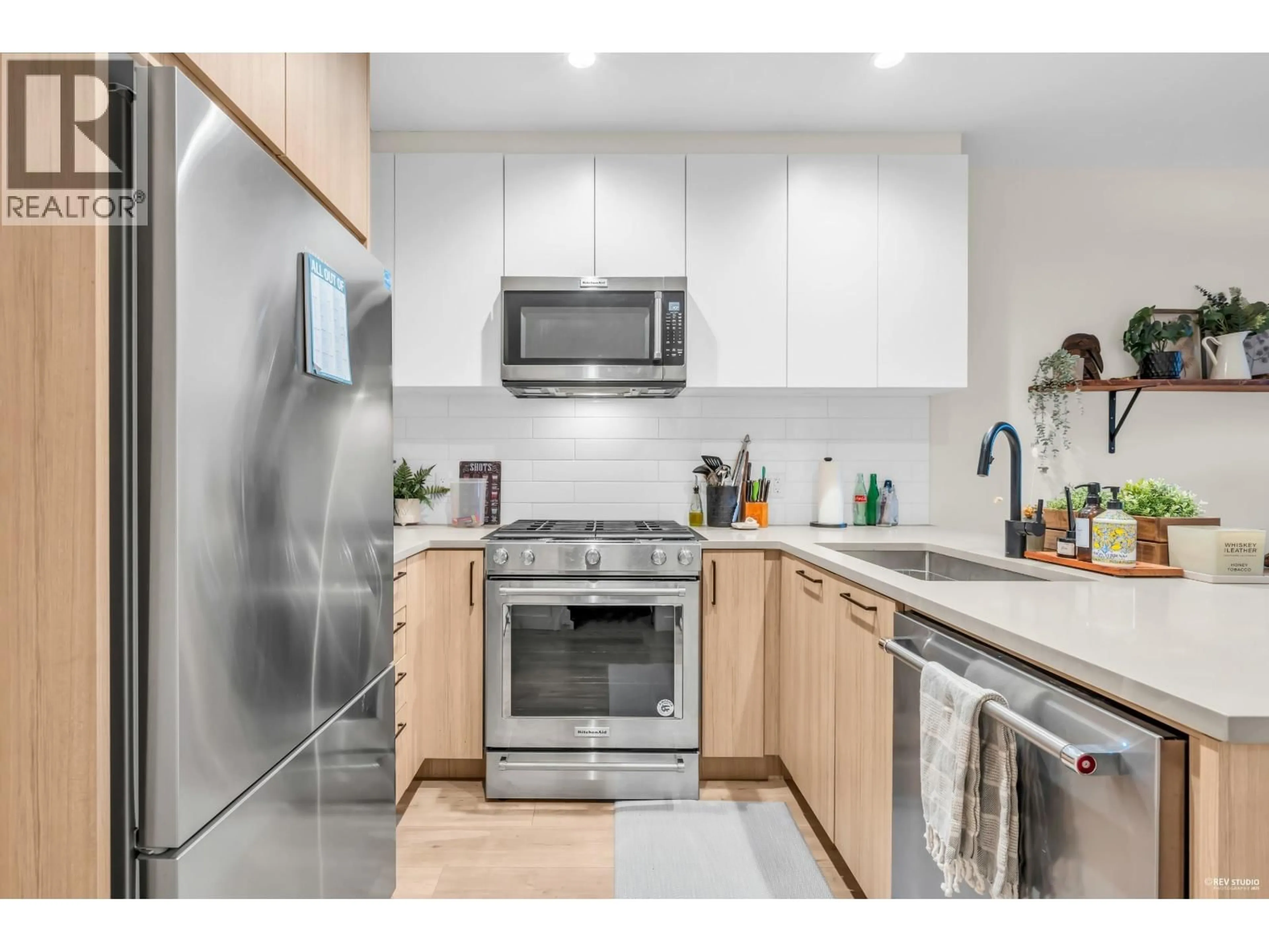Standard kitchen, unknown for 113 - 707 COMO LAKE AVENUE, Coquitlam British Columbia V3J0J5