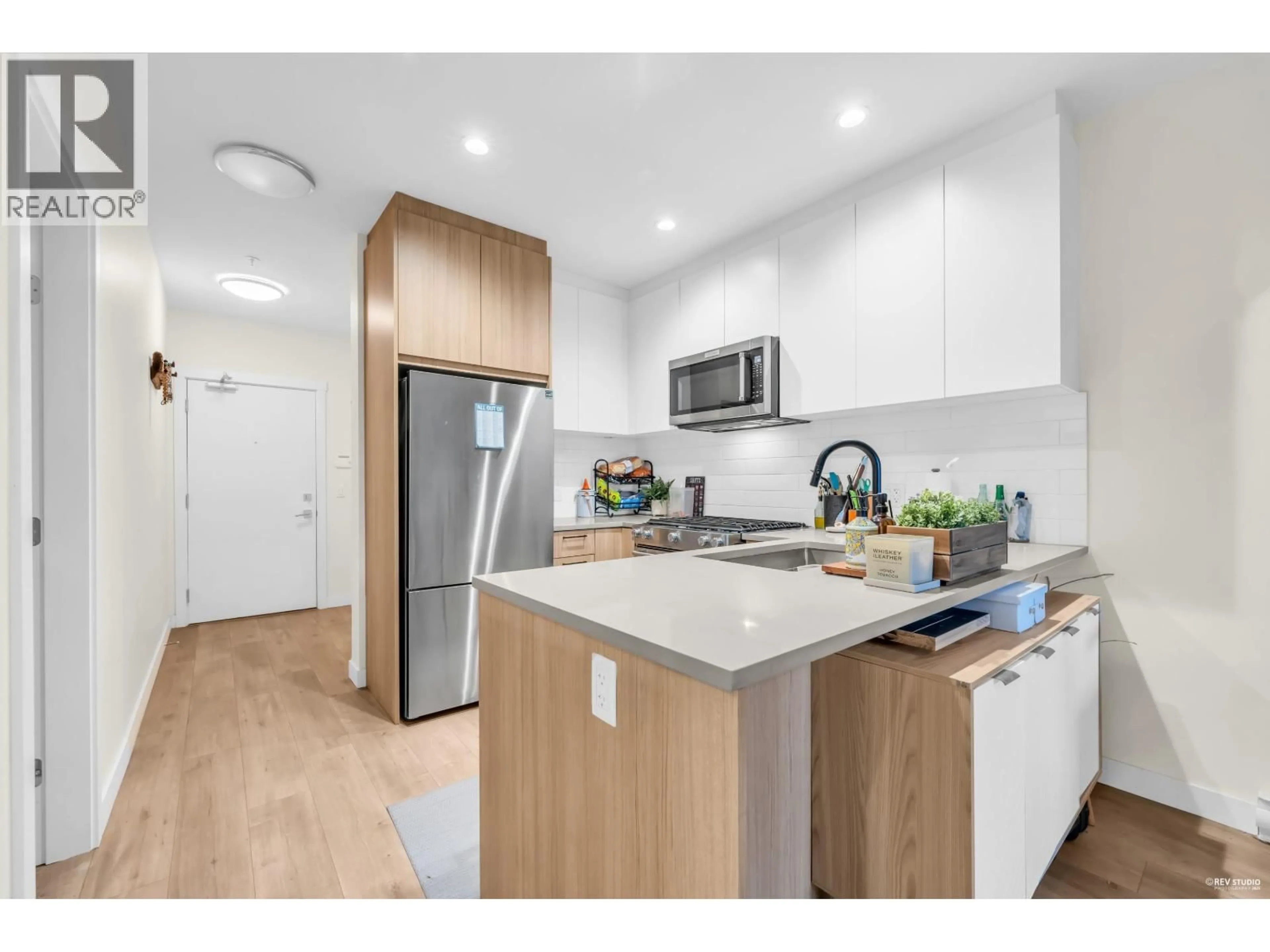 Open concept kitchen, wood/laminate floor for 113 - 707 COMO LAKE AVENUE, Coquitlam British Columbia V3J0J5