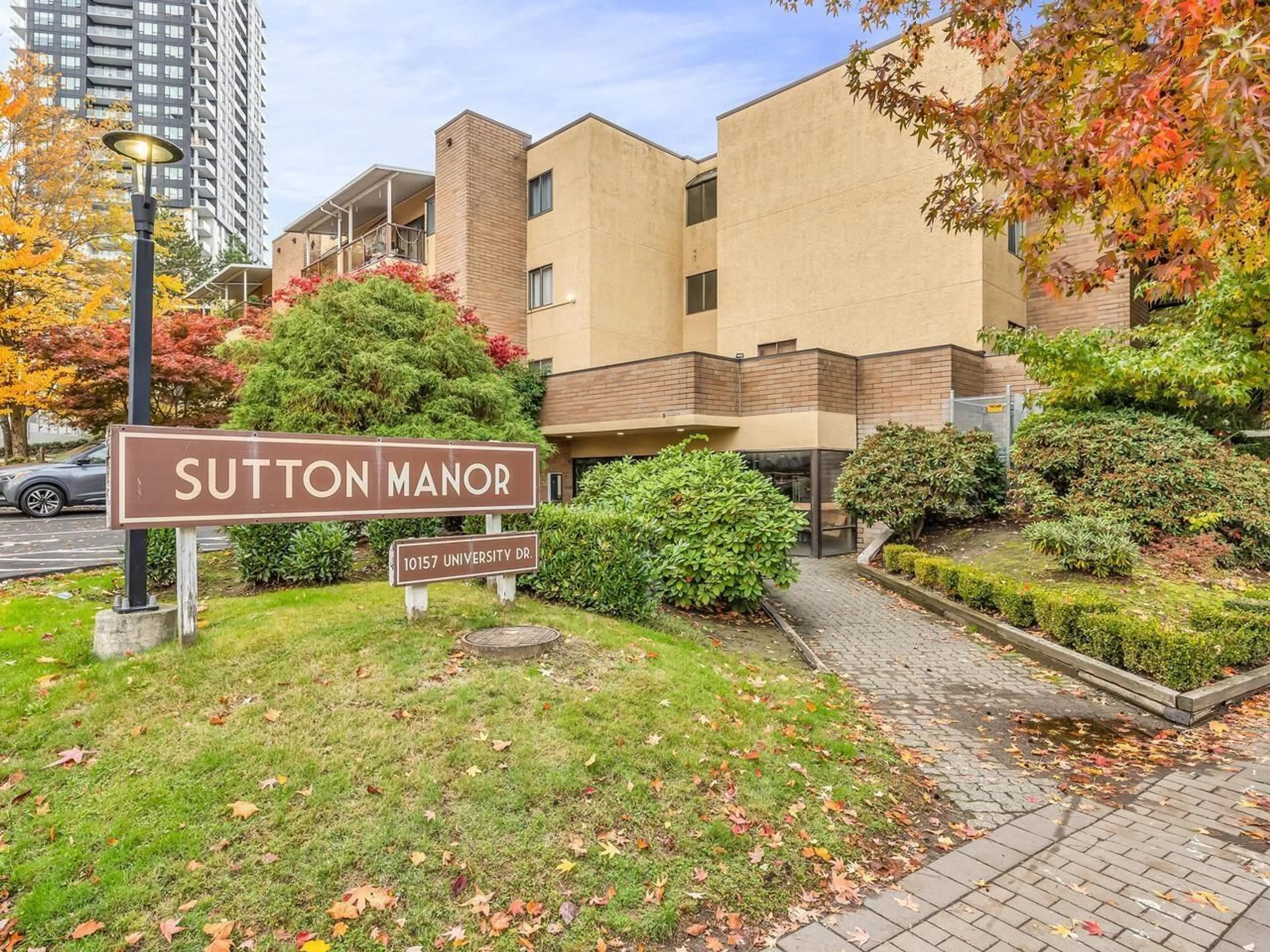 Patio, street for 211 - 10157 UNIVERSITY, Surrey British Columbia V3T5L7