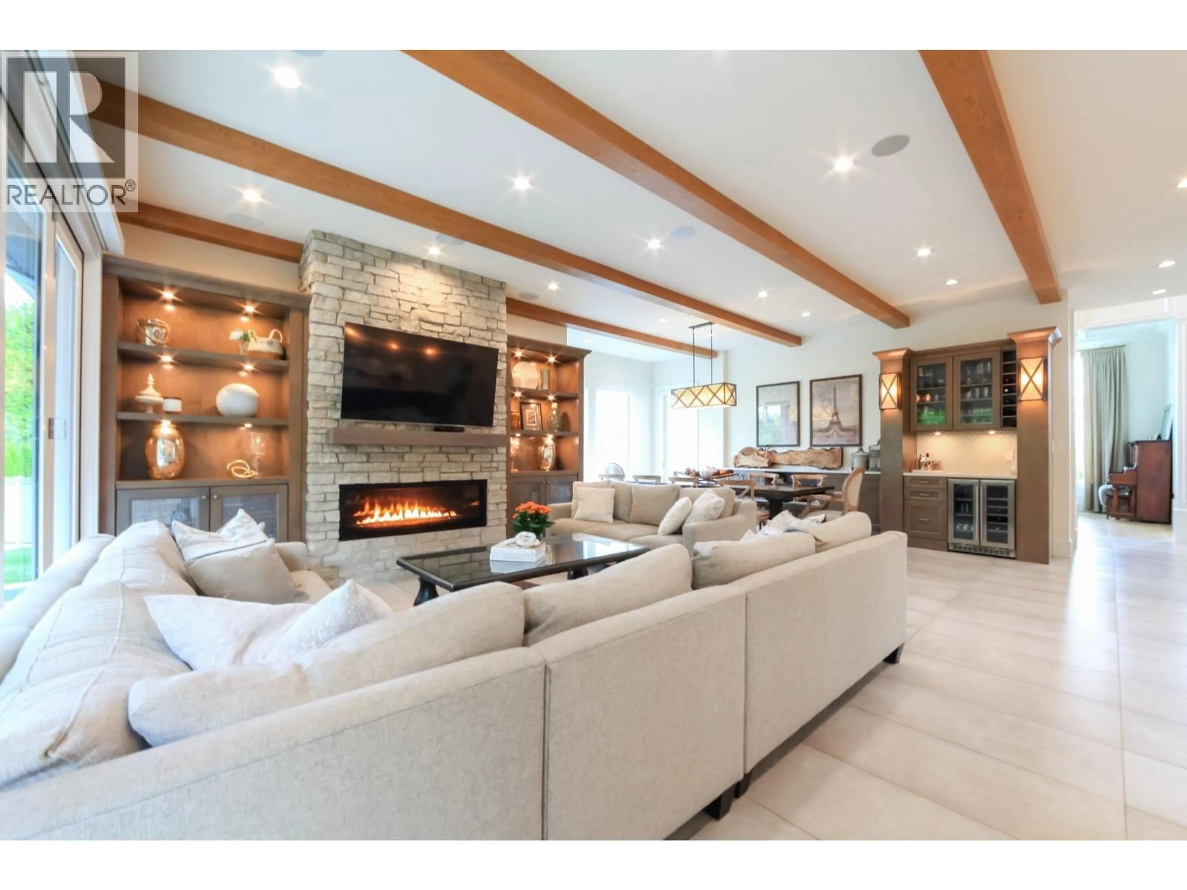 Living room with furniture, unknown for 7863 WALMSLEY COURT, Burnaby British Columbia V5E3X3